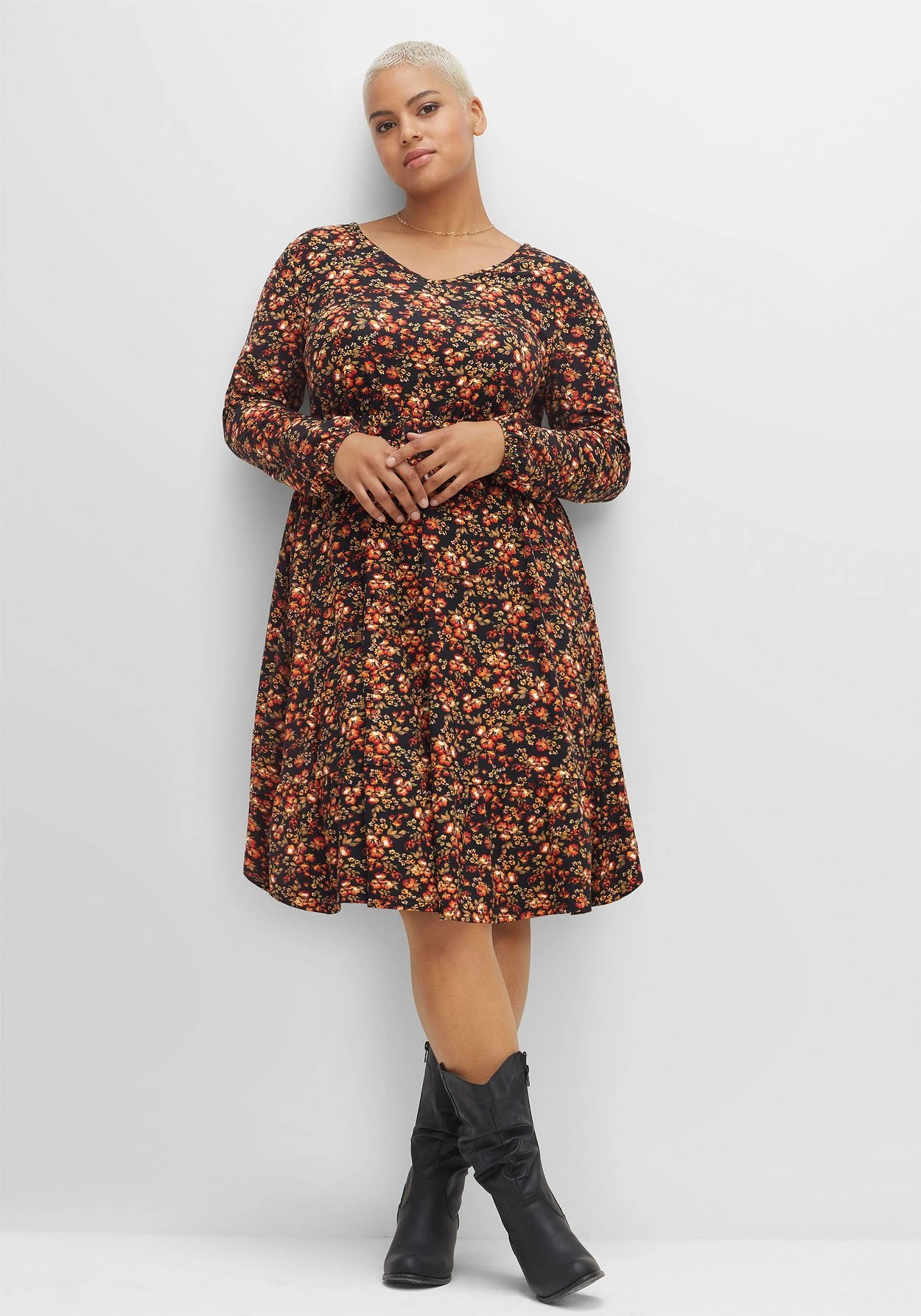 Knielanges Jerseykleid Mit Blumenprint 3 Knielanges Jerseykleid Mit Blumenprint