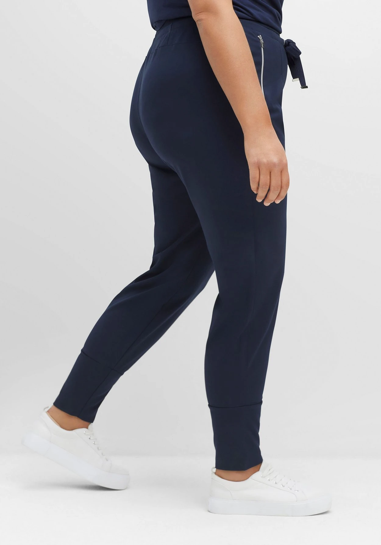 Sheego Joggpants Mit Breitem Saumbündchen 4 Sheego Joggpants Mit Breitem Saumbündchen – Bild 2