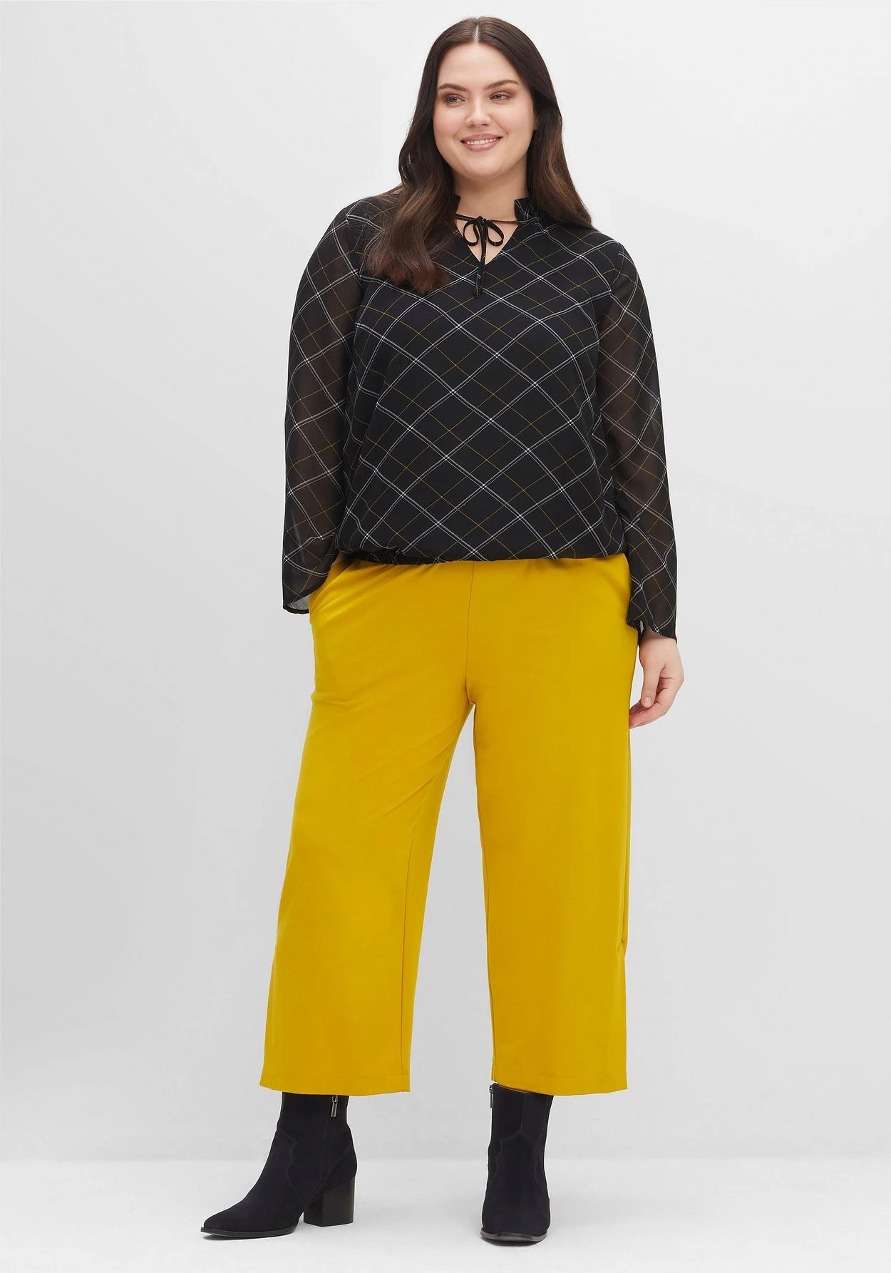 Sheego Weite 7/8-Hose Mit Schlupfbund Und Hohem Schlitz 7 Sheego Weite 7/8-Hose Mit Schlupfbund Und Hohem Schlitz – Bild 5