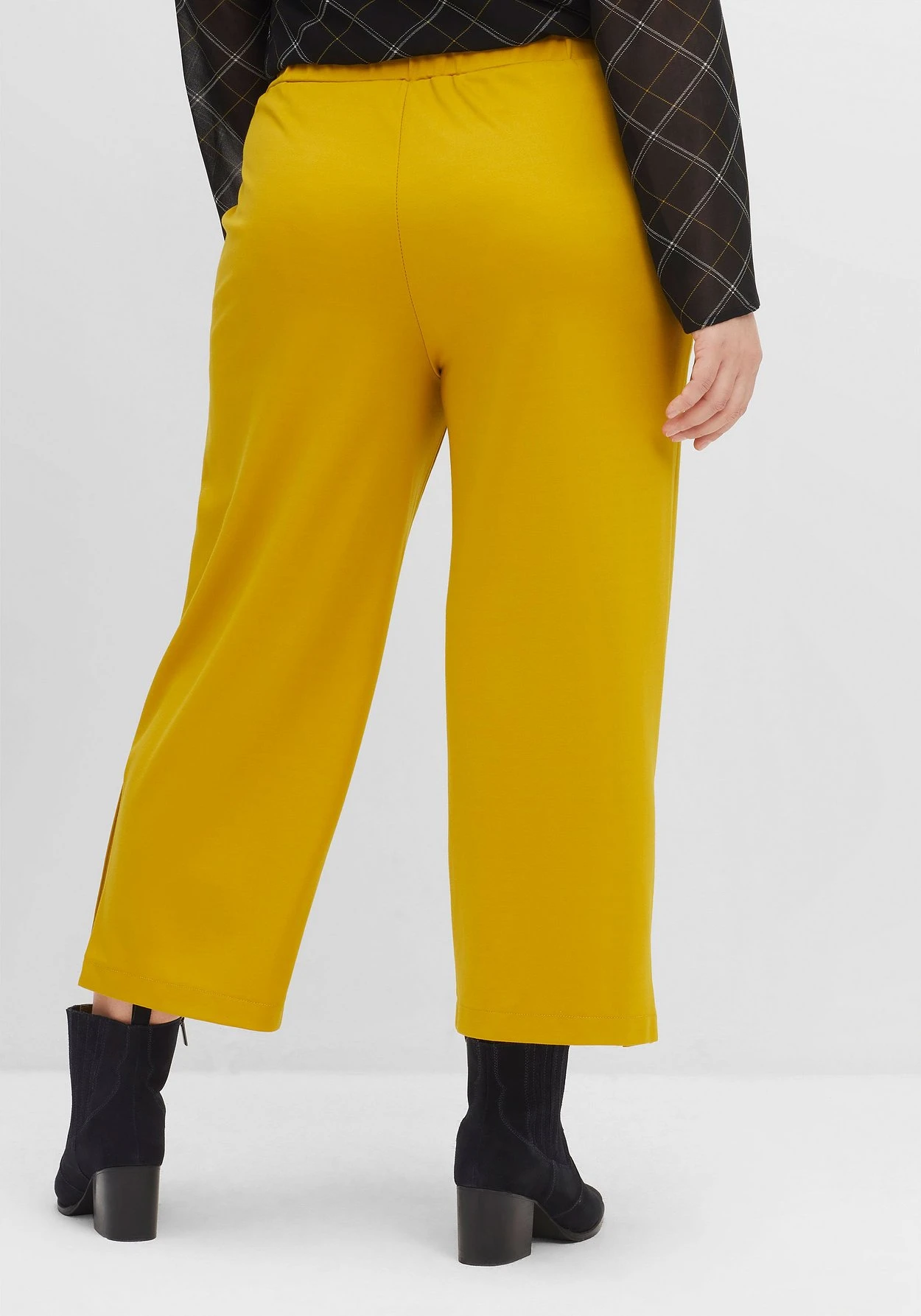 Sheego Weite 7/8-Hose Mit Schlupfbund Und Hohem Schlitz 5 Sheego Weite 7/8-Hose Mit Schlupfbund Und Hohem Schlitz – Bild 3