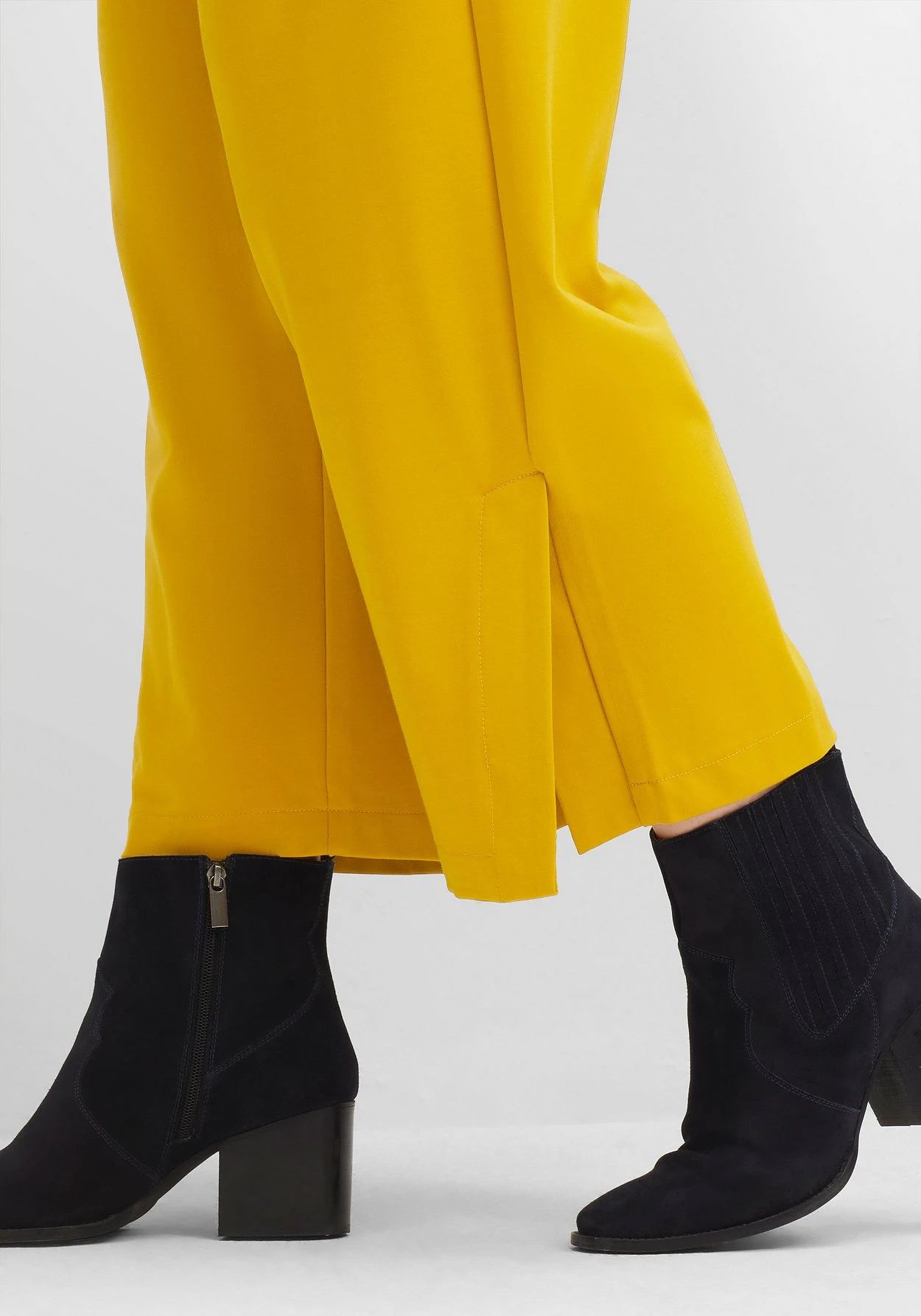 Sheego Weite 7/8-Hose Mit Schlupfbund Und Hohem Schlitz 9 Sheego Weite 7/8-Hose Mit Schlupfbund Und Hohem Schlitz – Bild 7