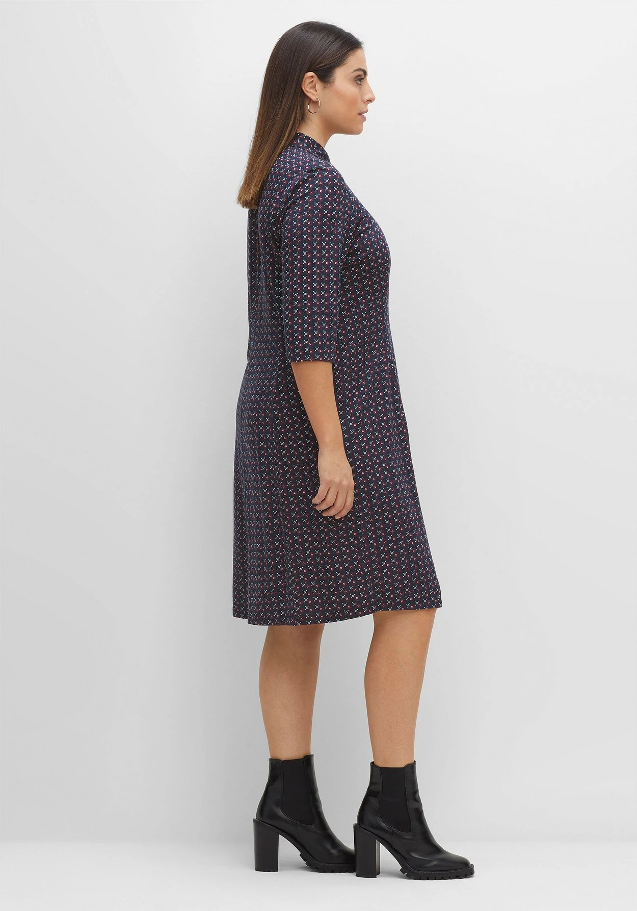 Sheego Jerseykleid In Hemdblusen-Stil, Leicht Elastisch 4 Sheego Jerseykleid In Hemdblusen-Stil, Leicht Elastisch – Bild 2