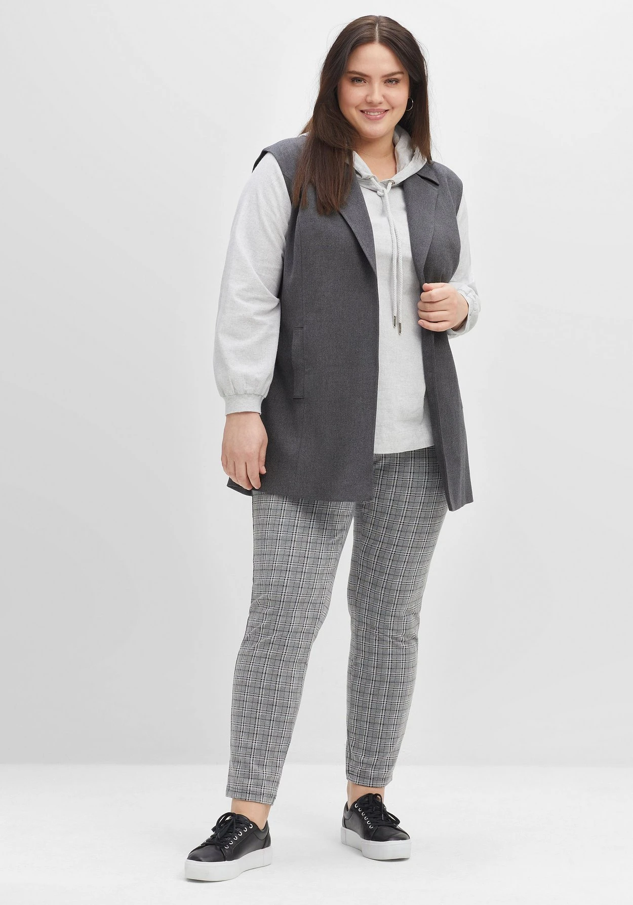 Sheego Longweste Mit Reverskragen Und Bindegürtel 7 Sheego Longweste Mit Reverskragen Und Bindegürtel – Bild 5