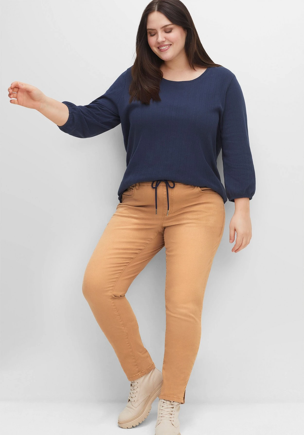 Sheego Schmale Colored- Jeans Mit Schlupfbund 10 Sheego Schmale Colored- Jeans Mit Schlupfbund – Bild 8