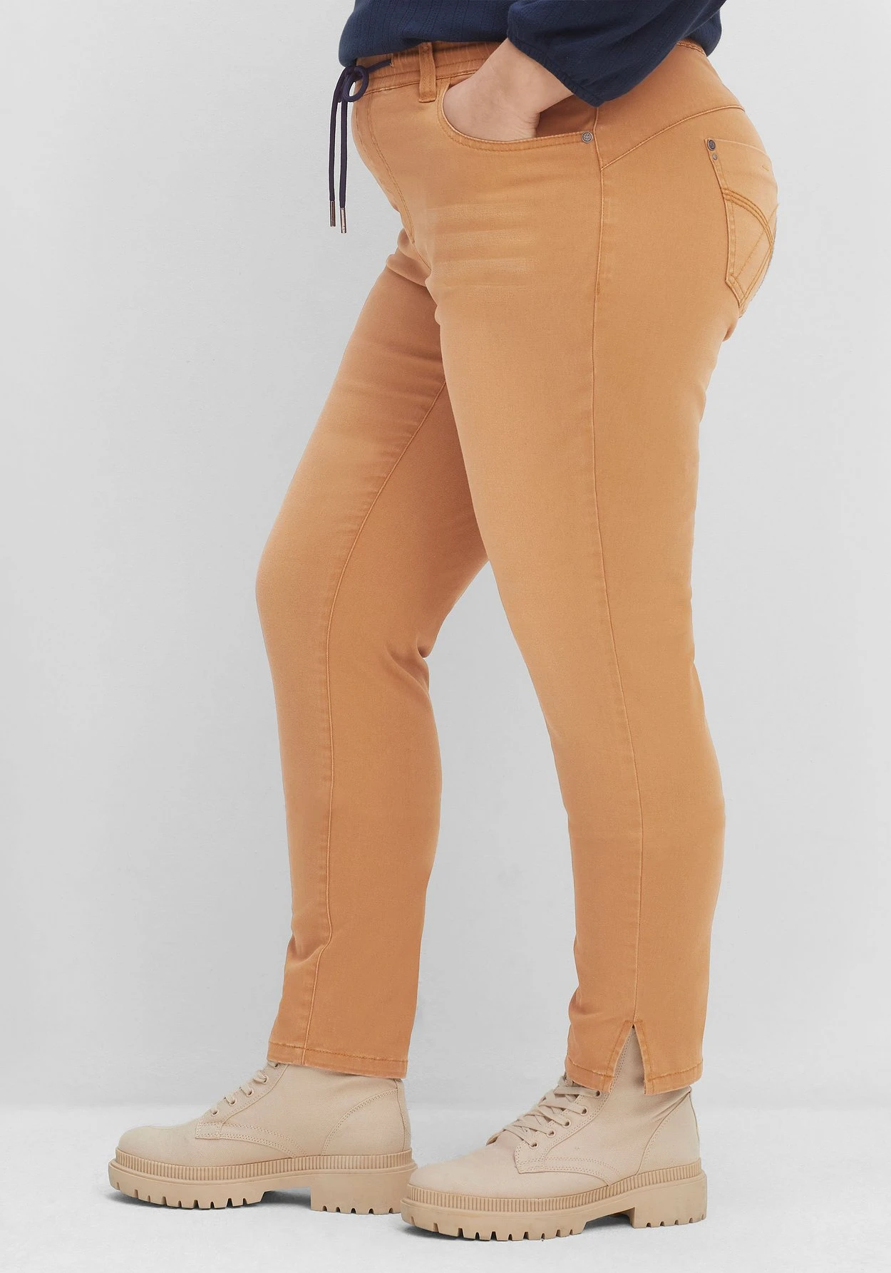 Sheego Schmale Colored- Jeans Mit Schlupfbund 4 Sheego Schmale Colored- Jeans Mit Schlupfbund – Bild 2