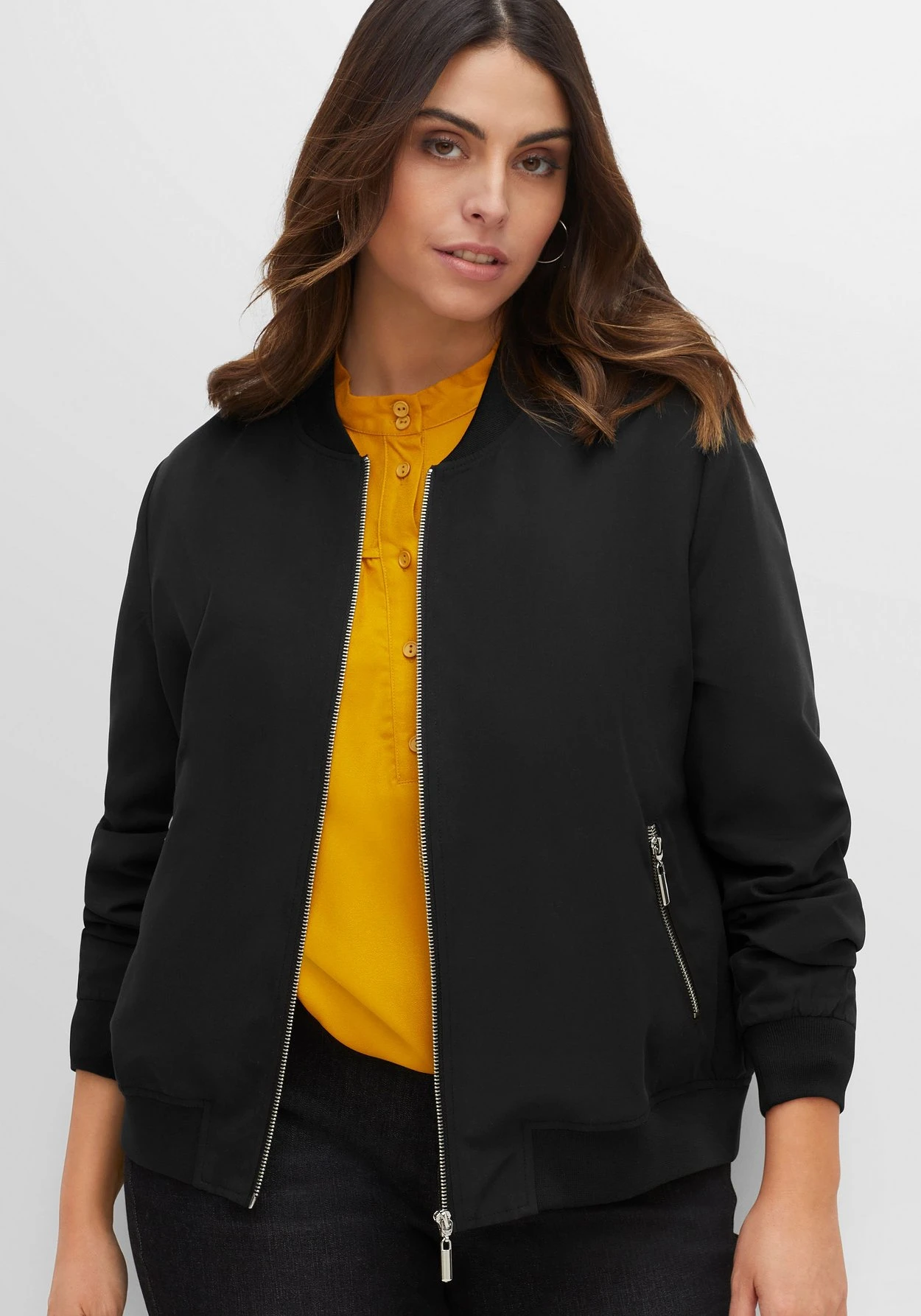 Sheego Blouson Mit Rippbündchen Und Reißverschluss 7 Sheego Blouson Mit Rippbündchen Und Reißverschluss – Bild 5