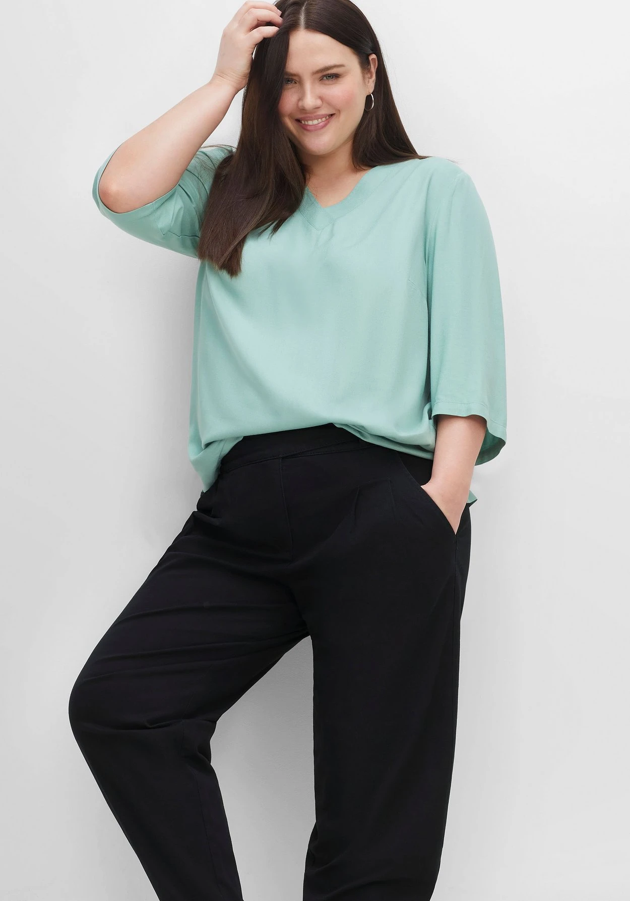 Sheego Twillhose OLIVIA Mit Gürteldetail Und Bundfalten 10 Sheego Twillhose OLIVIA Mit Gürteldetail Und Bundfalten – Bild 8