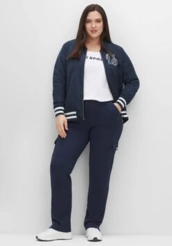 Sheego Blouson Im College-Look Mit Brust-Patch Und Ringeln 11 Sheego Blouson Im College-Look Mit Brust-Patch Und Ringeln -Sheego Verkaufsgeschäft 14506100035 04G5D 02 SH