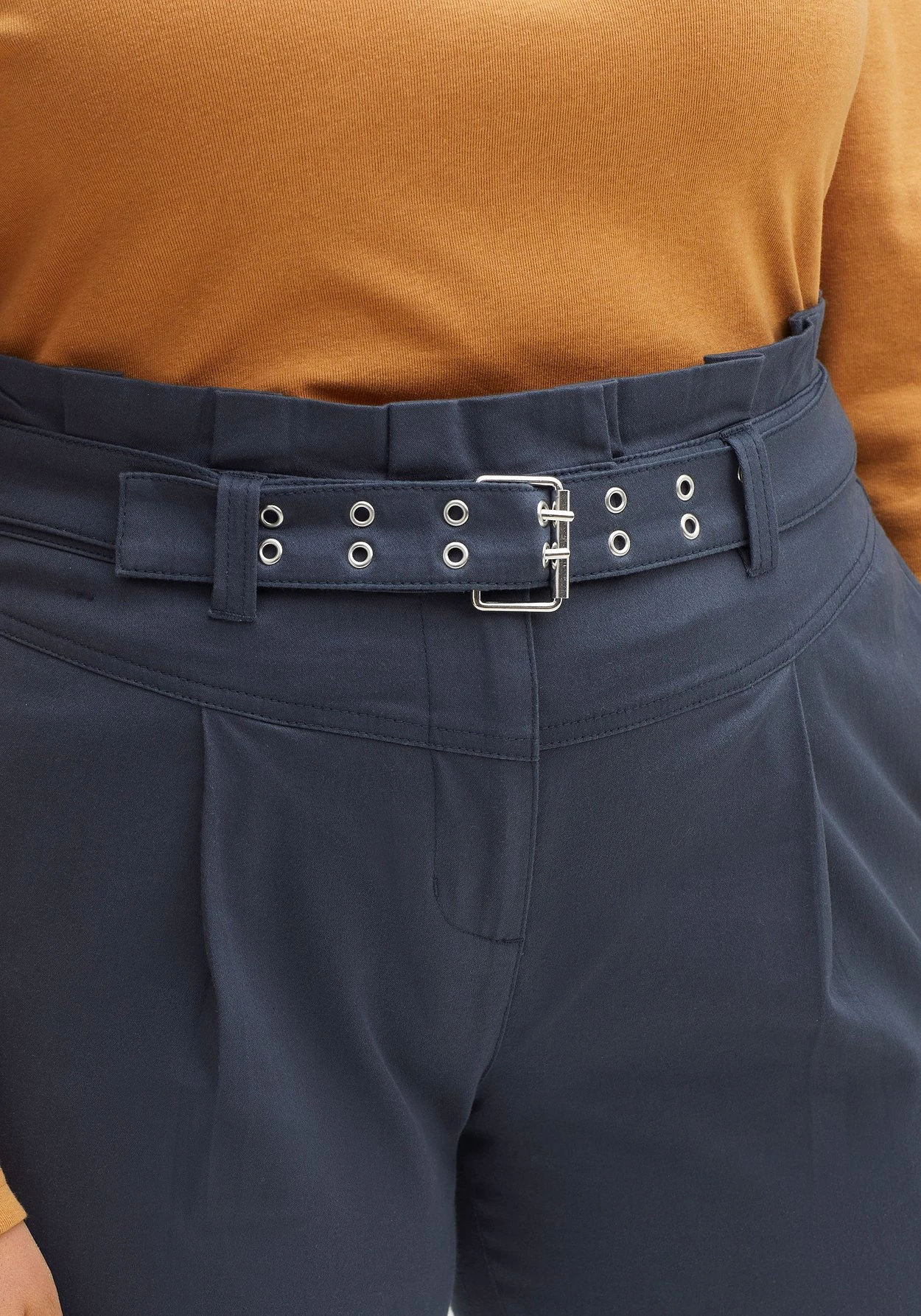 Sheego Hose Im Mom-Fit, Mit Paperbagbund Und Gürtel 8 Sheego Hose Im Mom-Fit, Mit Paperbagbund Und Gürtel – Bild 6