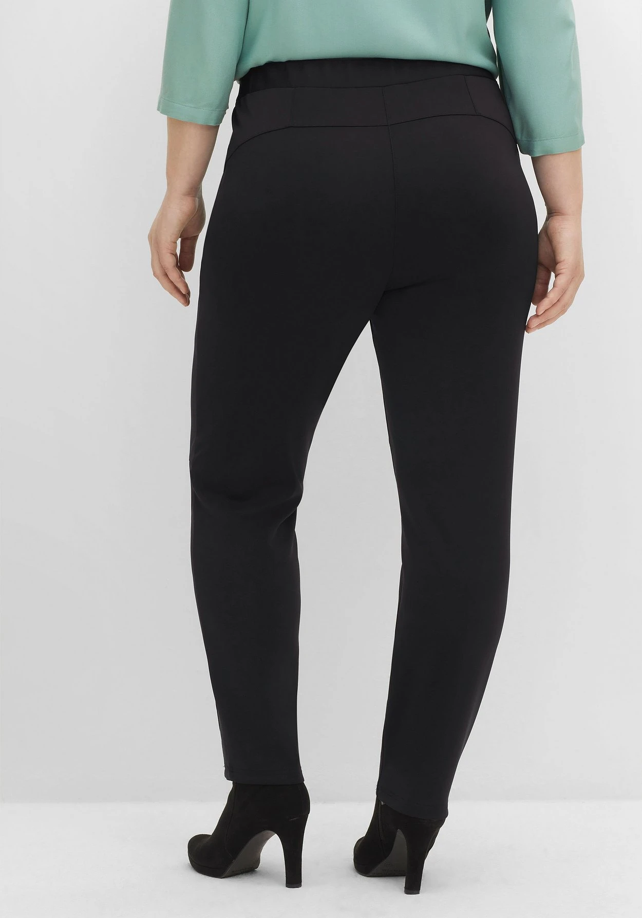 Sheego Schmale Hose In Scuba-Qualität, Mit Gummibund 5 Sheego Schmale Hose In Scuba-Qualität, Mit Gummibund – Bild 3