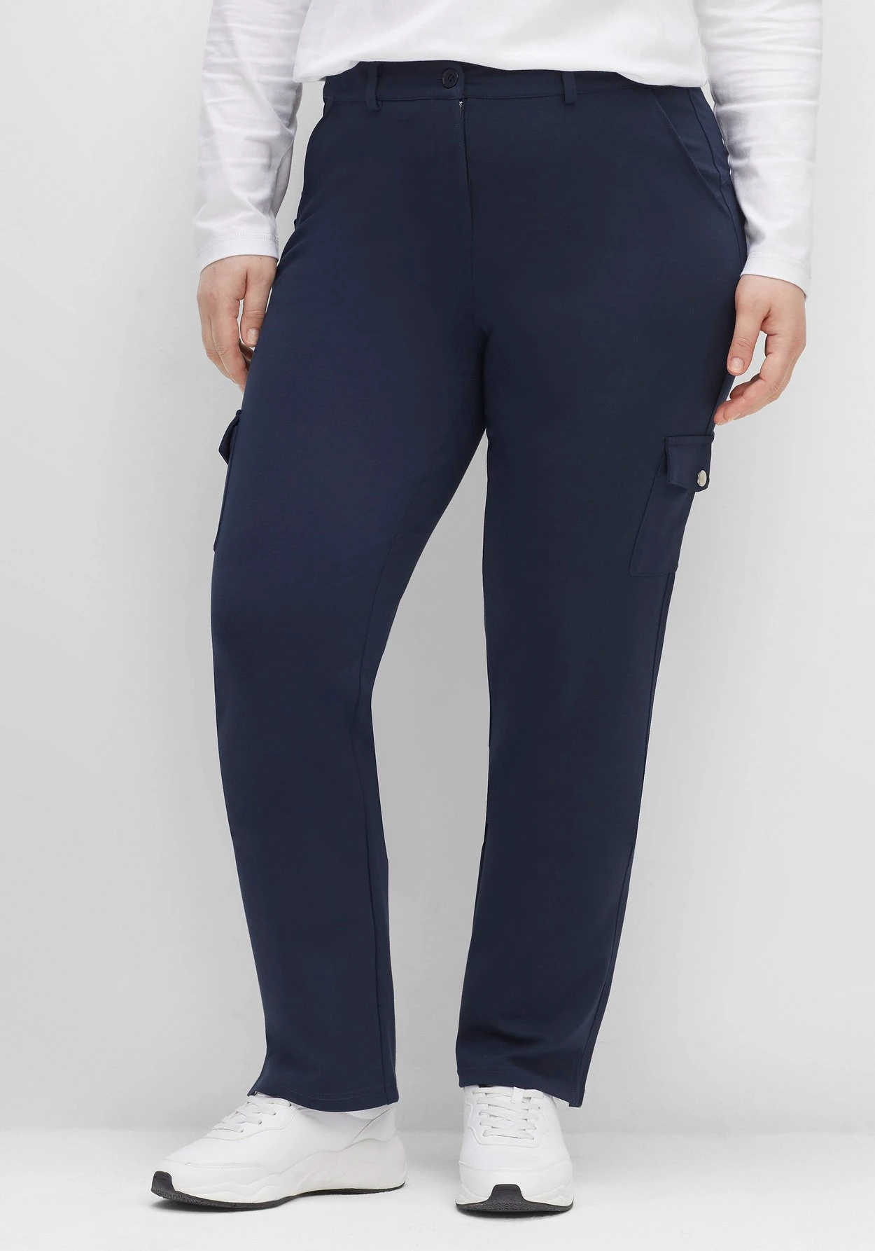 Sheego Gerade Hose Im Cargo-Stil, Mit Pattentaschen 3 Sheego Gerade Hose Im Cargo-Stil, Mit Pattentaschen