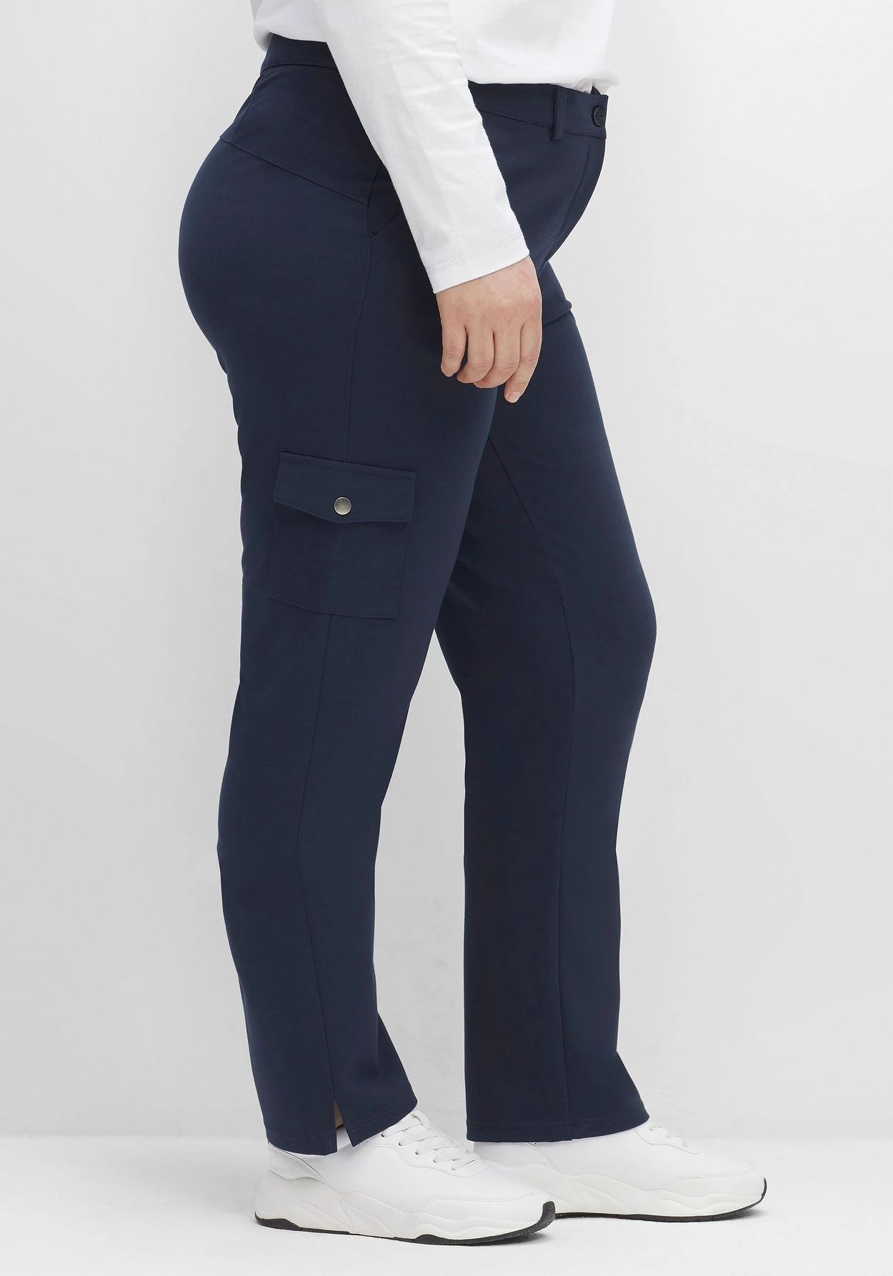 Sheego Gerade Hose Im Cargo-Stil, Mit Pattentaschen 4 Sheego Gerade Hose Im Cargo-Stil, Mit Pattentaschen – Bild 2