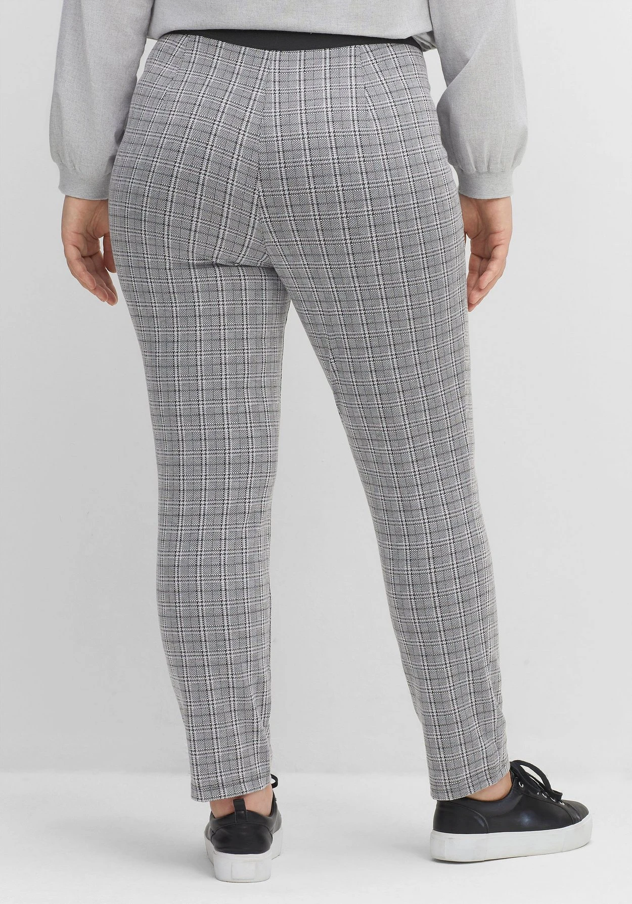 Sheego Schmale Hose Im Karomuster, Mit Teilgummibund 5 Sheego Schmale Hose Im Karomuster, Mit Teilgummibund – Bild 3