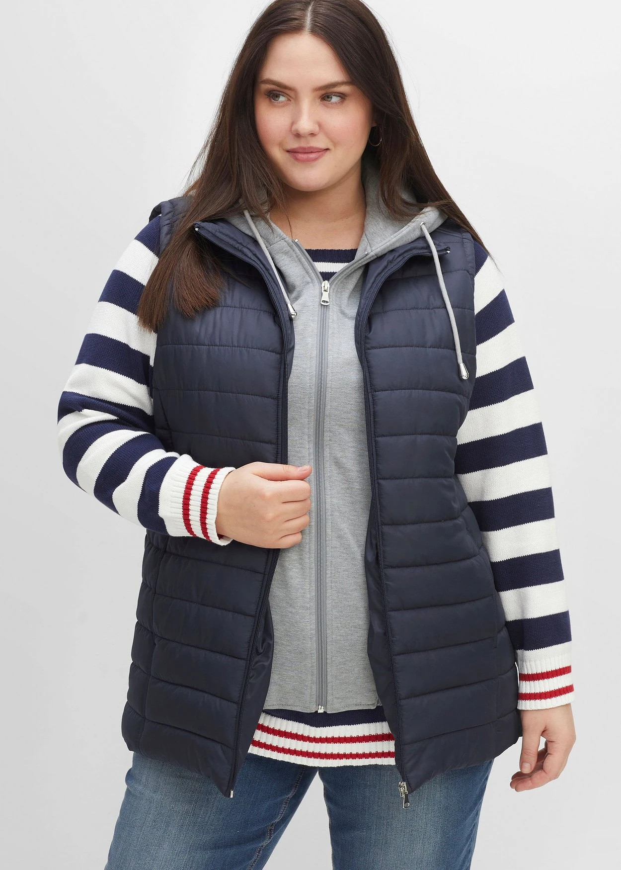 Sheego Steppweste In 2-in-1-Optik, Mit Einsatz Aus Sweat 8 Sheego Steppweste In 2-in-1-Optik, Mit Einsatz Aus Sweat – Bild 6