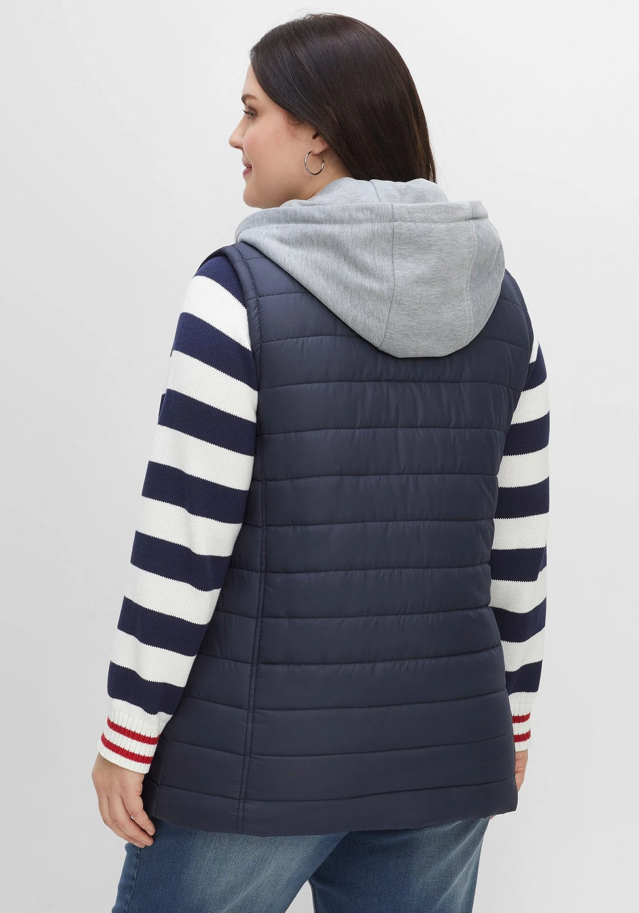 Sheego Steppweste In 2-in-1-Optik, Mit Einsatz Aus Sweat 4 Sheego Steppweste In 2-in-1-Optik, Mit Einsatz Aus Sweat – Bild 2