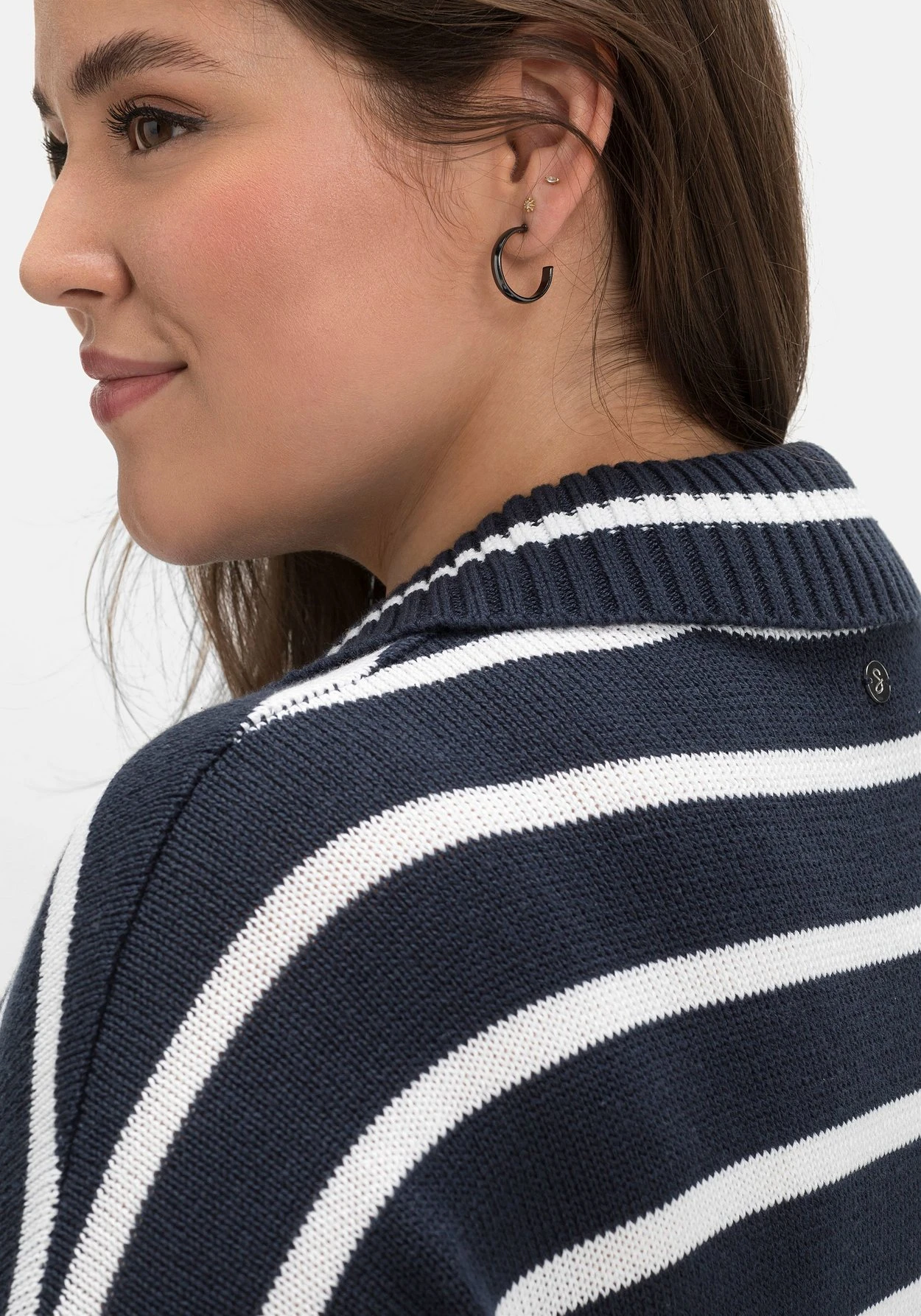 Sheego Pullover Mit Streifen Und Polokragen 7 Sheego Pullover Mit Streifen Und Polokragen – Bild 5