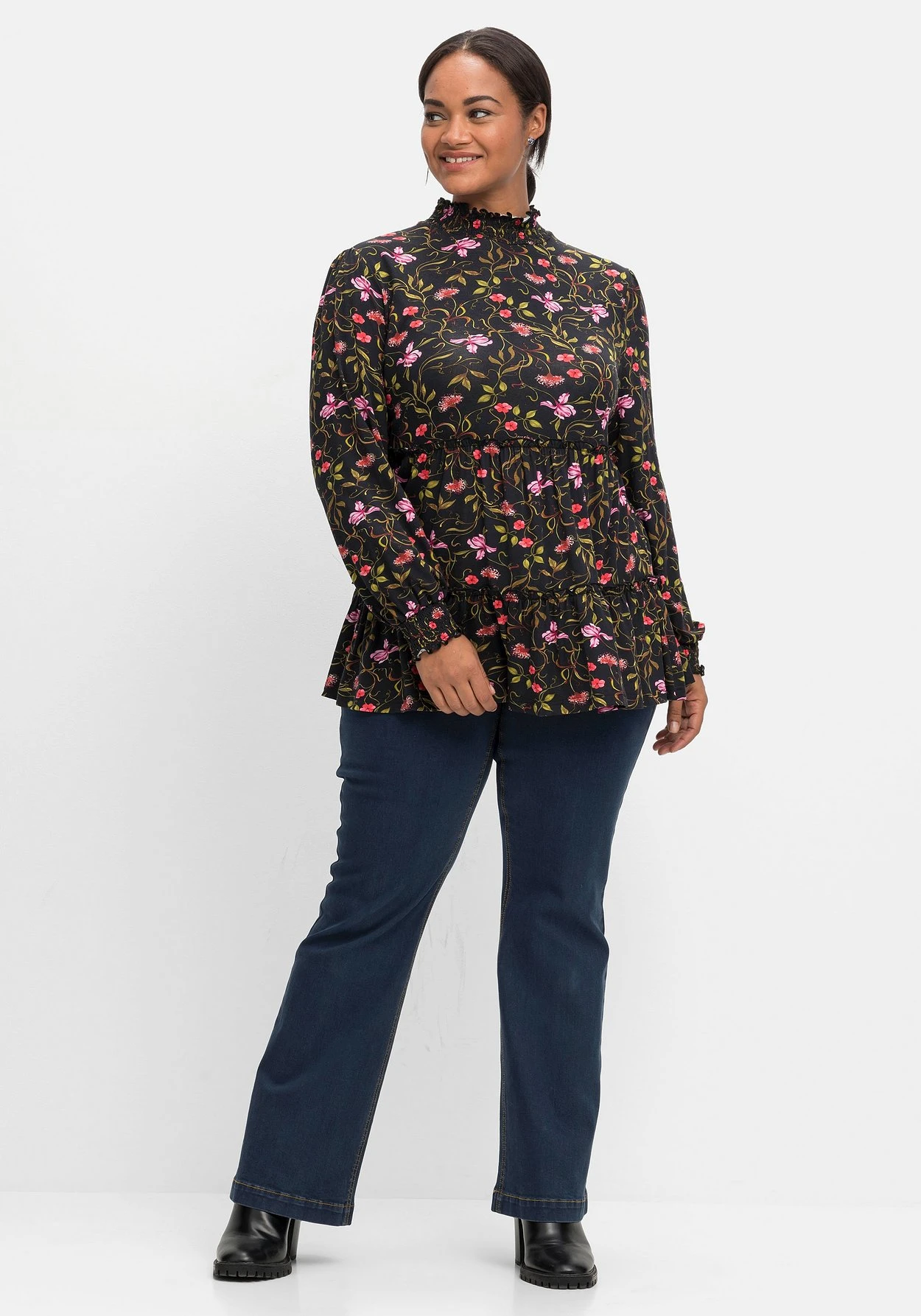 Langarmshirt Mit Smokdetails Und Volant Am Saum 6 Langarmshirt Mit Smokdetails Und Volant Am Saum – Bild 4