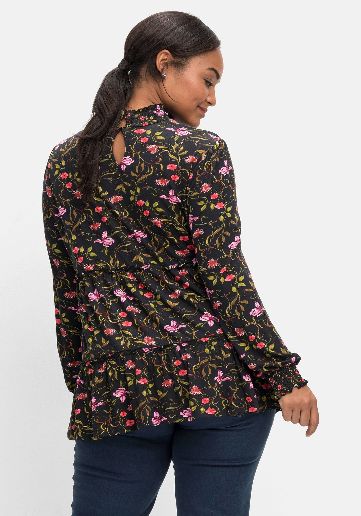 Langarmshirt Mit Smokdetails Und Volant Am Saum 4 Langarmshirt Mit Smokdetails Und Volant Am Saum – Bild 2