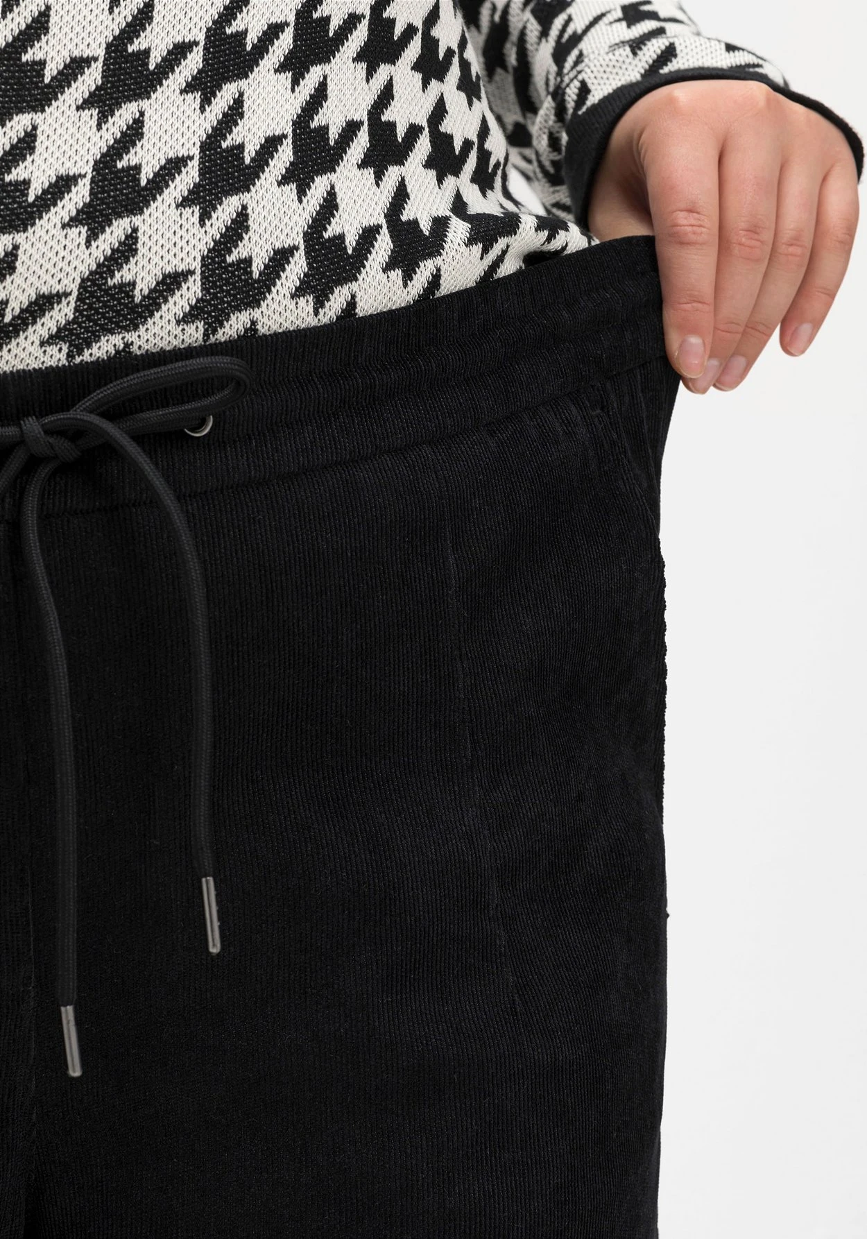 Sheego Joggpants In Cordoptik, Schmale Beinform 9 Sheego Joggpants In Cordoptik, Schmale Beinform – Bild 7