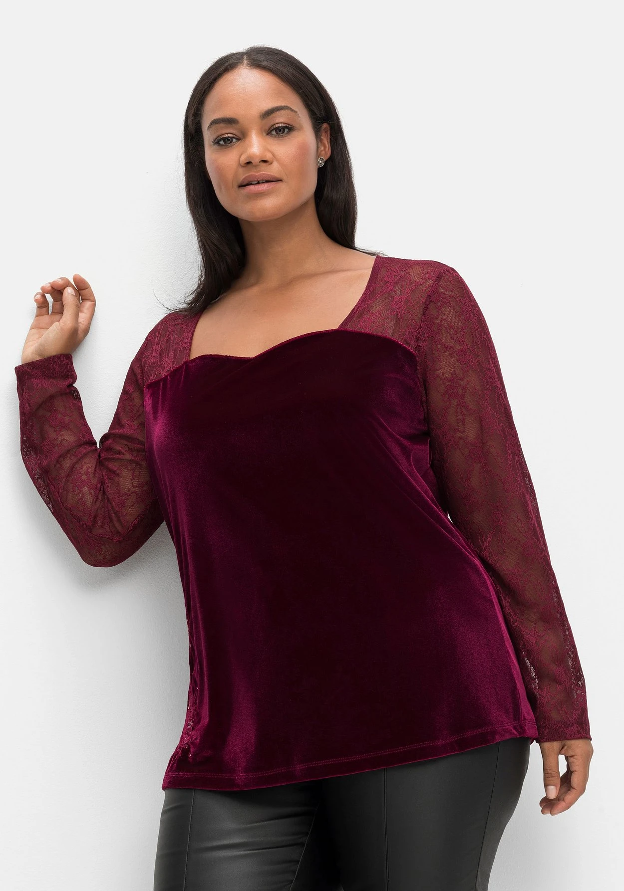 Langarmshirt Mit Herzausschnitt, Spitze Und Samt 8 Langarmshirt Mit Herzausschnitt, Spitze Und Samt – Bild 6