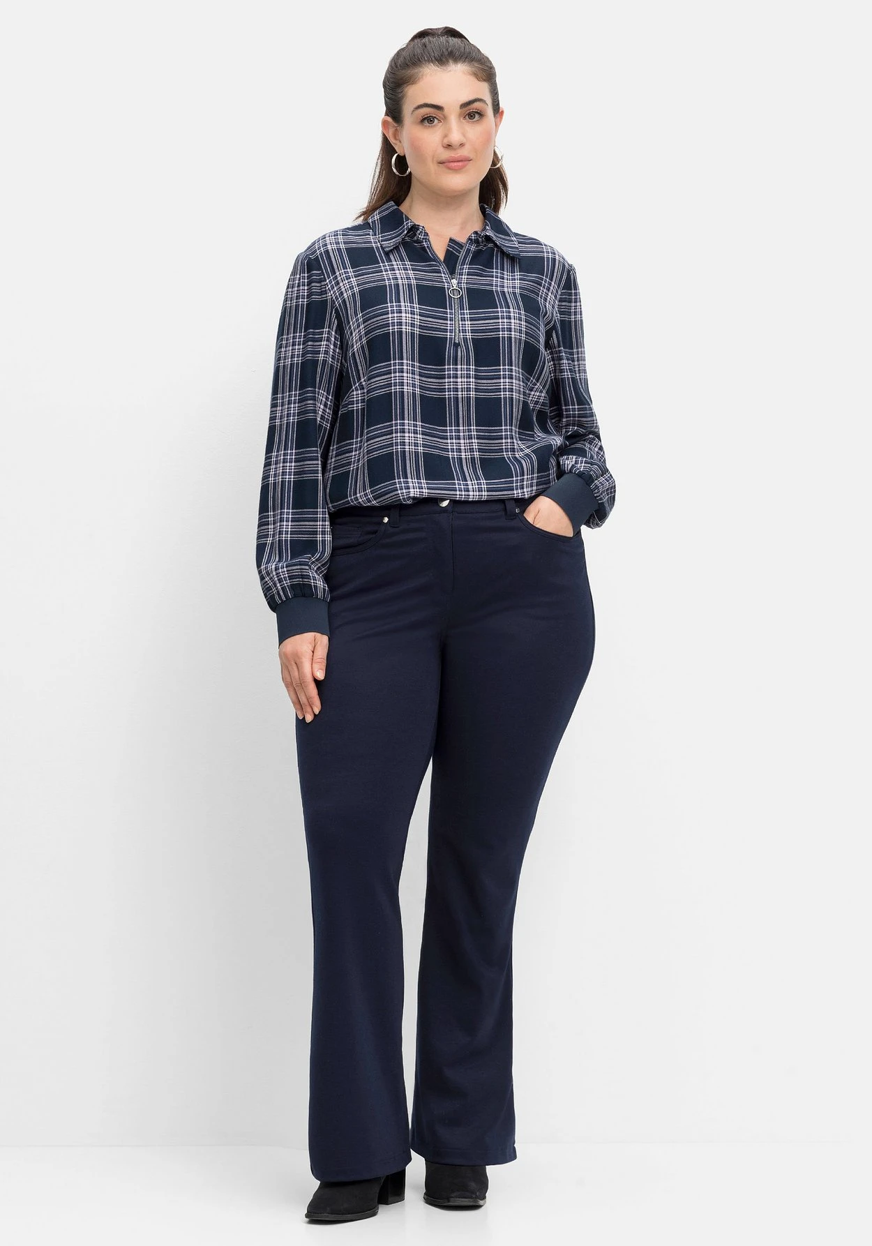 Sheego Bootcut-Hose In Five-Pocket-Form, Elastische Qualität 7 Sheego Bootcut-Hose In Five-Pocket-Form, Elastische Qualität – Bild 5