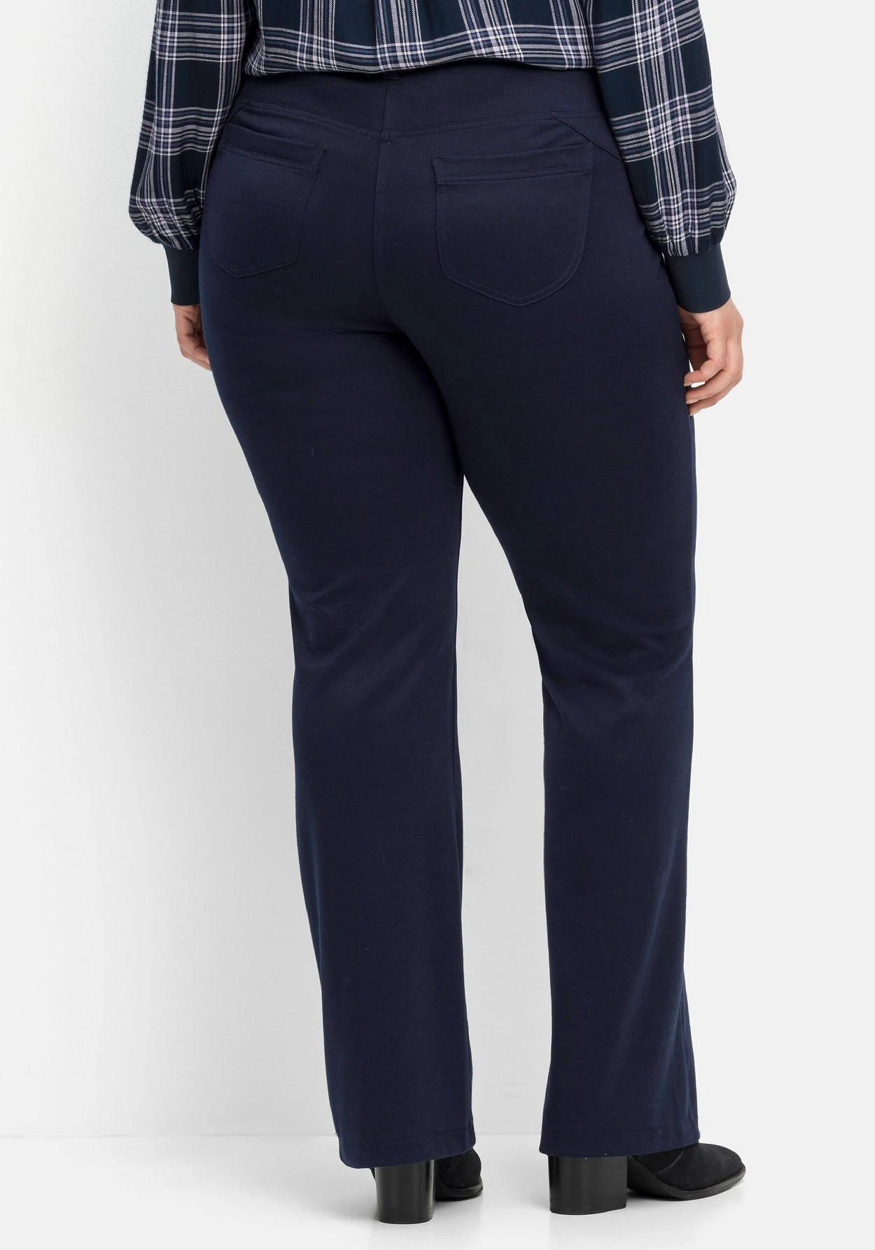 Sheego Bootcut-Hose In Five-Pocket-Form, Elastische Qualität 5 Sheego Bootcut-Hose In Five-Pocket-Form, Elastische Qualität – Bild 3