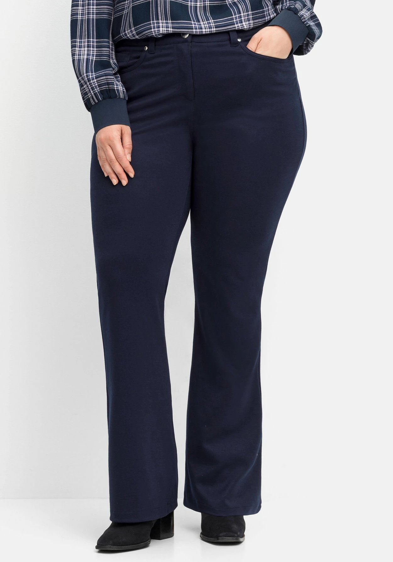 Sheego Bootcut-Hose In Five-Pocket-Form, Elastische Qualität 3 Sheego Bootcut-Hose In Five-Pocket-Form, Elastische Qualität