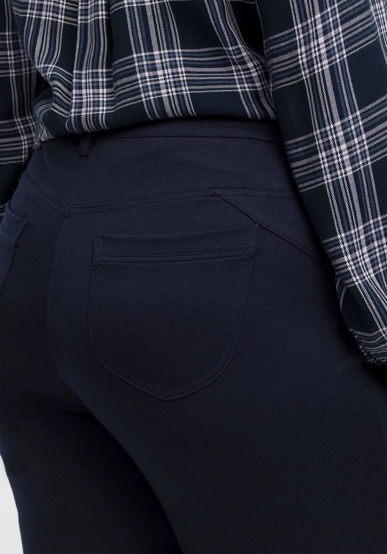 Sheego Bootcut-Hose In Five-Pocket-Form, Elastische Qualität 8 Sheego Bootcut-Hose In Five-Pocket-Form, Elastische Qualität – Bild 6