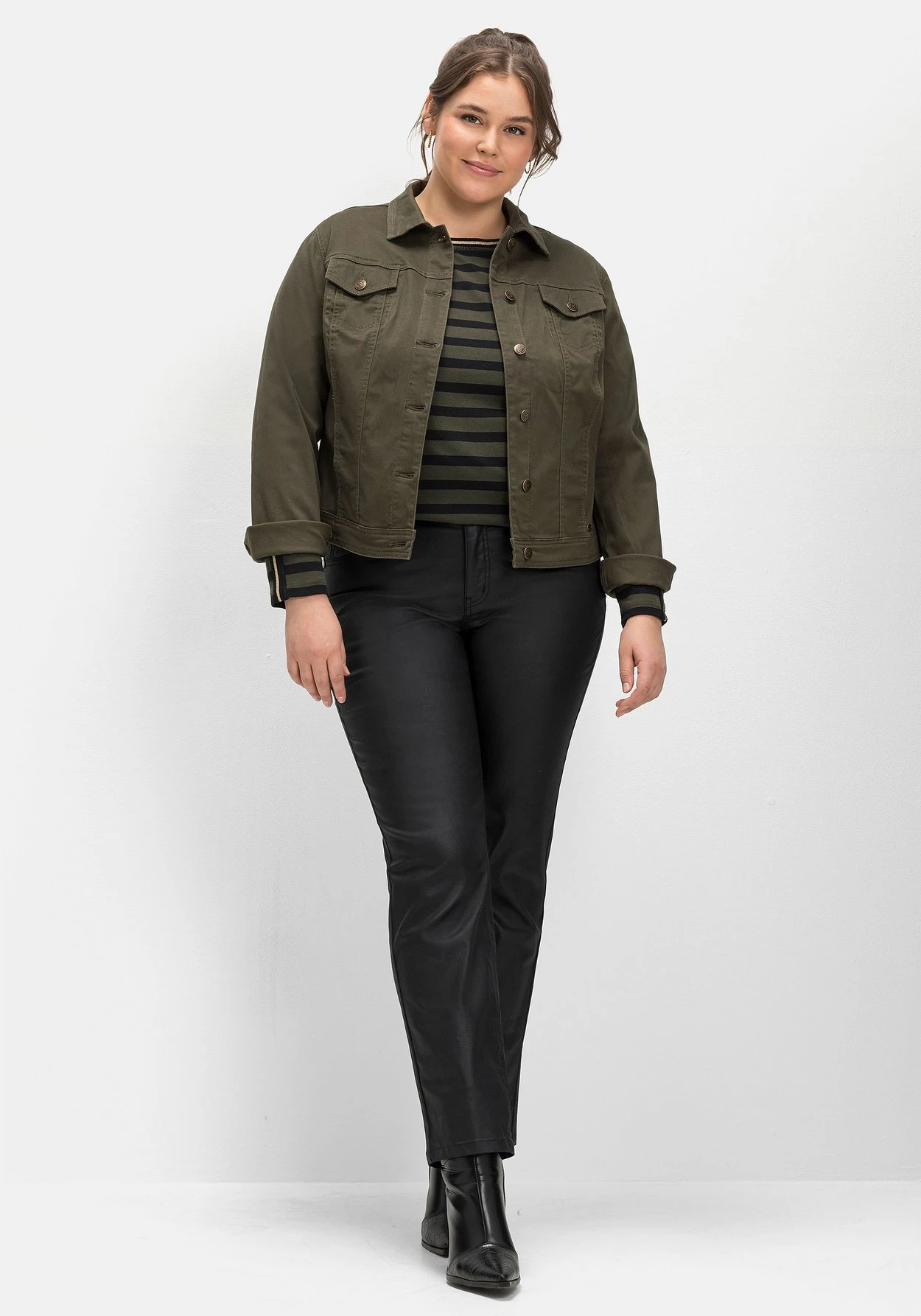 Sheego Twilljacke In Kurzer, Taillierter Form 6 Sheego Twilljacke In Kurzer, Taillierter Form – Bild 4