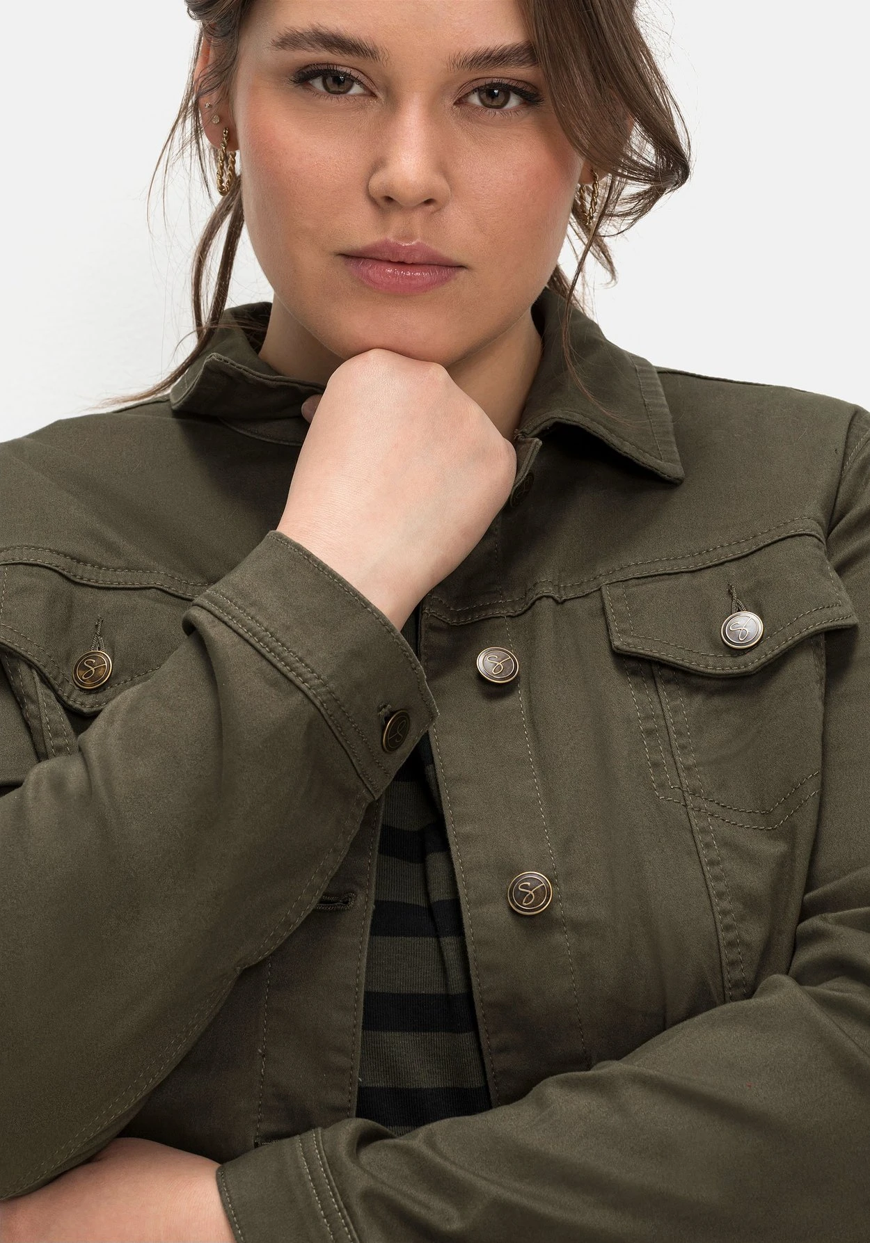 Sheego Twilljacke In Kurzer, Taillierter Form 7 Sheego Twilljacke In Kurzer, Taillierter Form – Bild 5