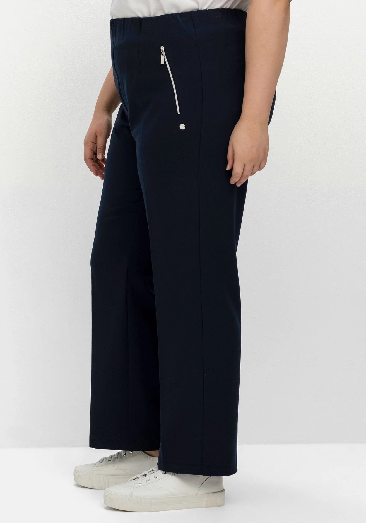 Sheego Schlupfhose Mit Bügelfalten Und Deko-Zipper 4 Sheego Schlupfhose Mit Bügelfalten Und Deko-Zipper – Bild 2