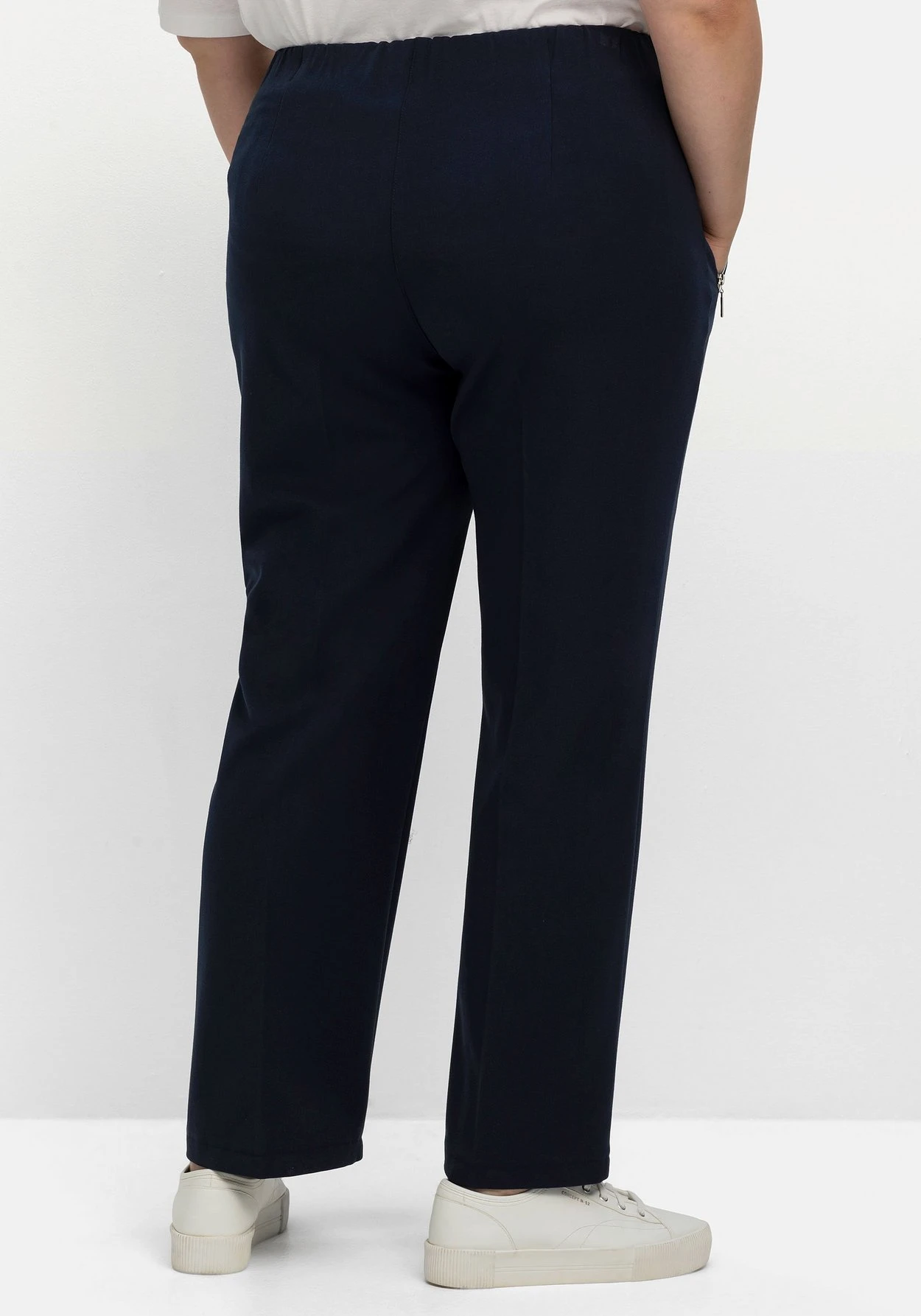 Sheego Schlupfhose Mit Bügelfalten Und Deko-Zipper 5 Sheego Schlupfhose Mit Bügelfalten Und Deko-Zipper – Bild 3