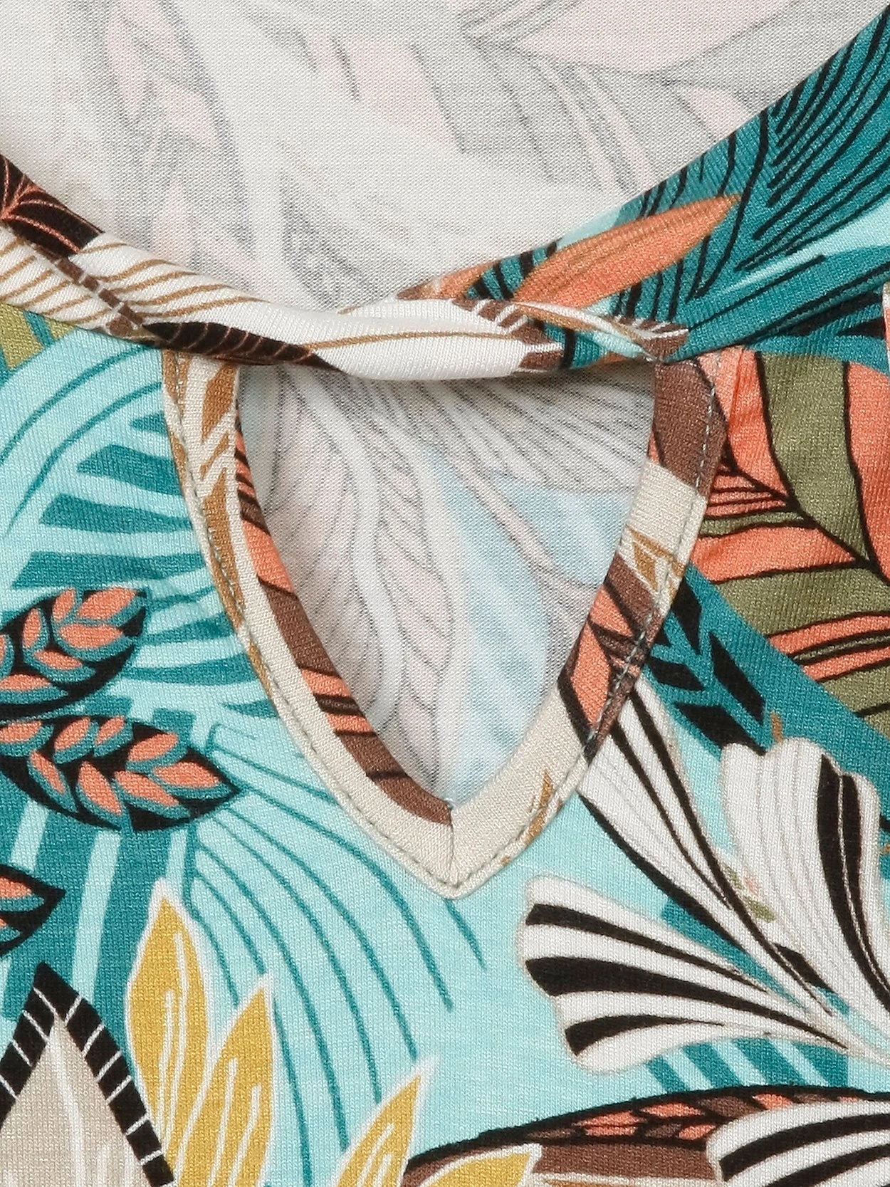 Top Mit Dekorativem Ausschnitt 5 Top Mit Dekorativem Ausschnitt – Bild 3