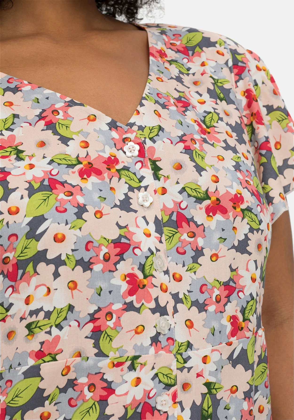 Leicht Taillierte Bluse Mit Kurzen Volantärmeln 7 Leicht Taillierte Bluse Mit Kurzen Volantärmeln – Bild 5