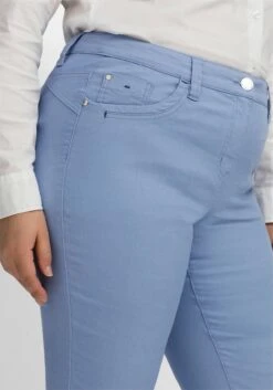 Sheego Schmale Hose Im Coloured-Denim-Look 15 Sheego Schmale Hose Im Coloured-Denim-Look -Sheego Verkaufsgeschäft 14672502065 04LMV 02 SH