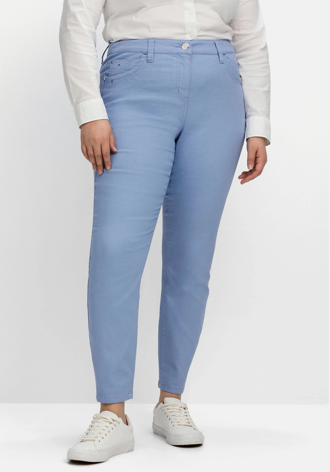 Sheego Schmale Hose Im Coloured-Denim-Look 8 Sheego Schmale Hose Im Coloured-Denim-Look – Bild 6