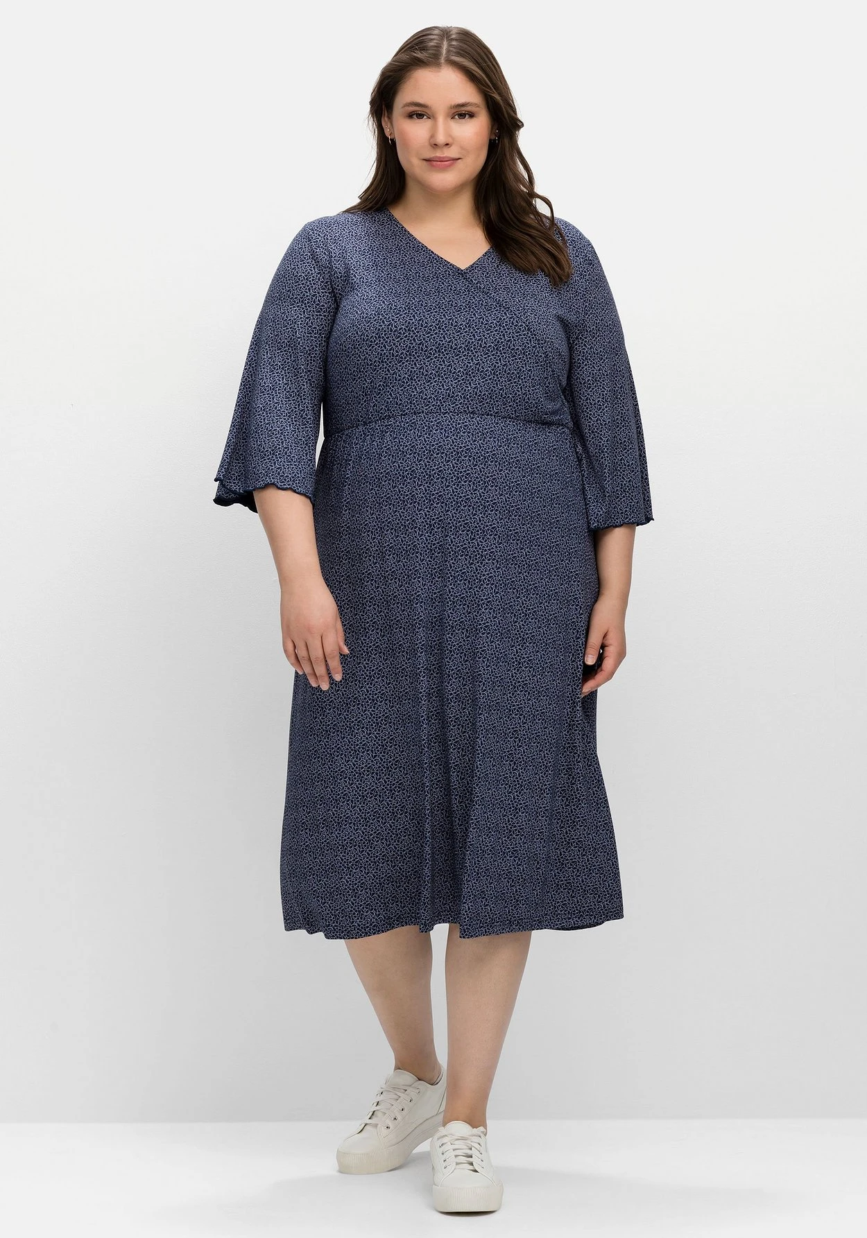 Sheego Jerseykleid In Wickeloptik, Mit Minimalprint 3 Sheego Jerseykleid In Wickeloptik, Mit Minimalprint