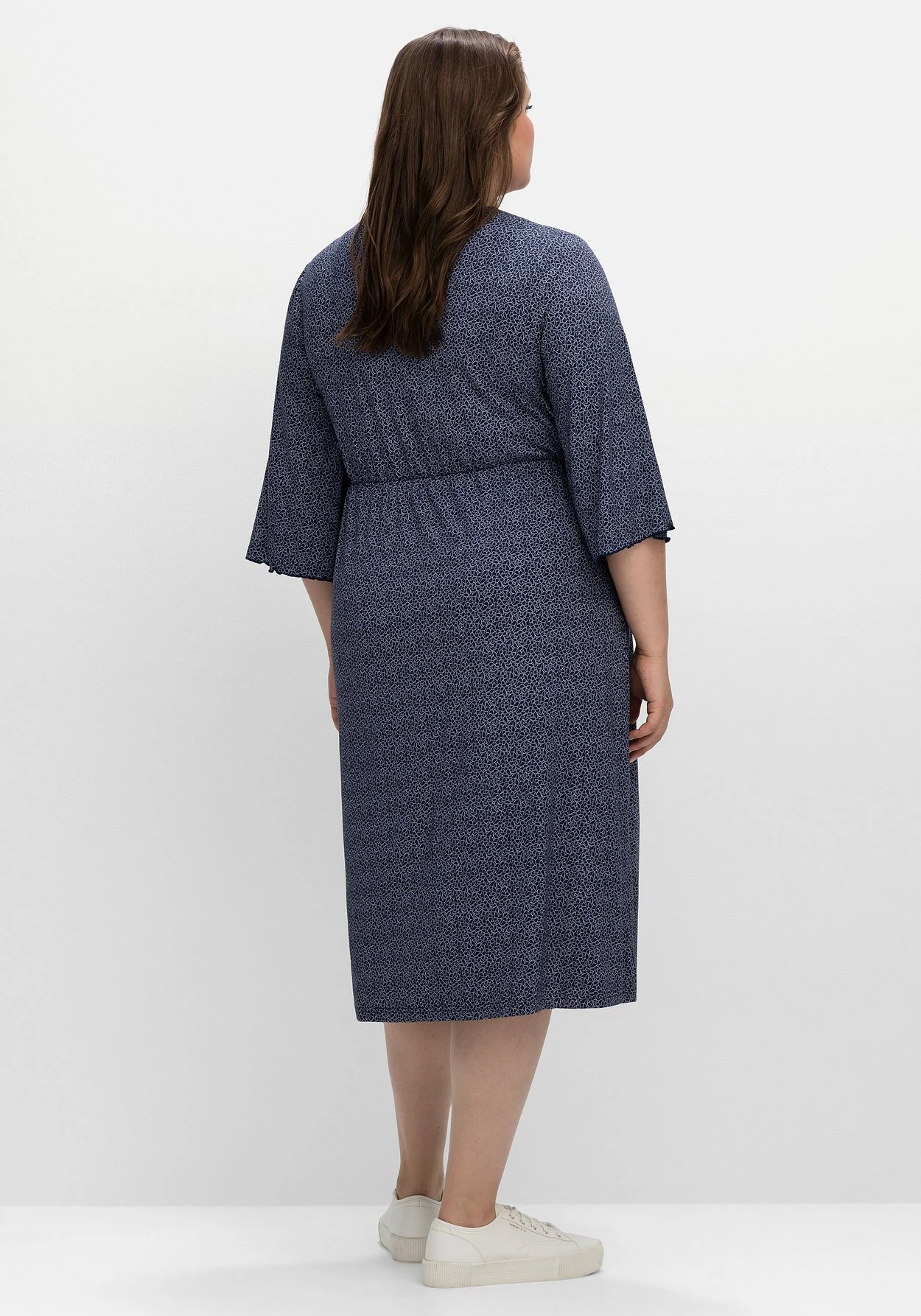 Sheego Jerseykleid In Wickeloptik, Mit Minimalprint 5 Sheego Jerseykleid In Wickeloptik, Mit Minimalprint – Bild 3