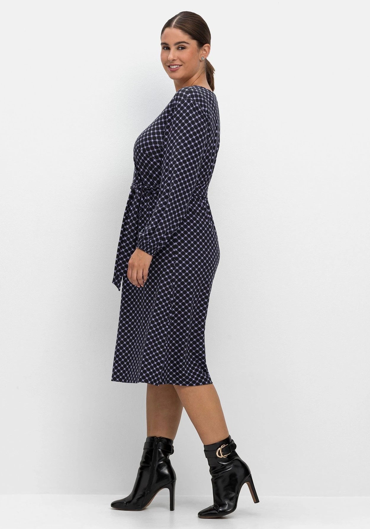 Sheego Jerseykleid In Petite-Passform, Mit Alloverprint 4 Sheego Jerseykleid In Petite-Passform, Mit Alloverprint – Bild 2