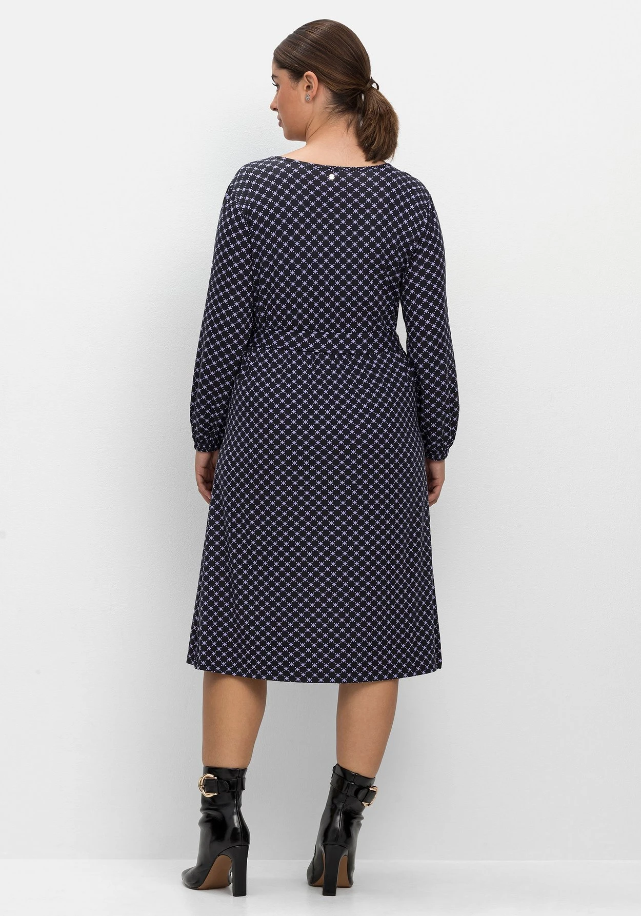 Sheego Jerseykleid In Petite-Passform, Mit Alloverprint 5 Sheego Jerseykleid In Petite-Passform, Mit Alloverprint – Bild 3