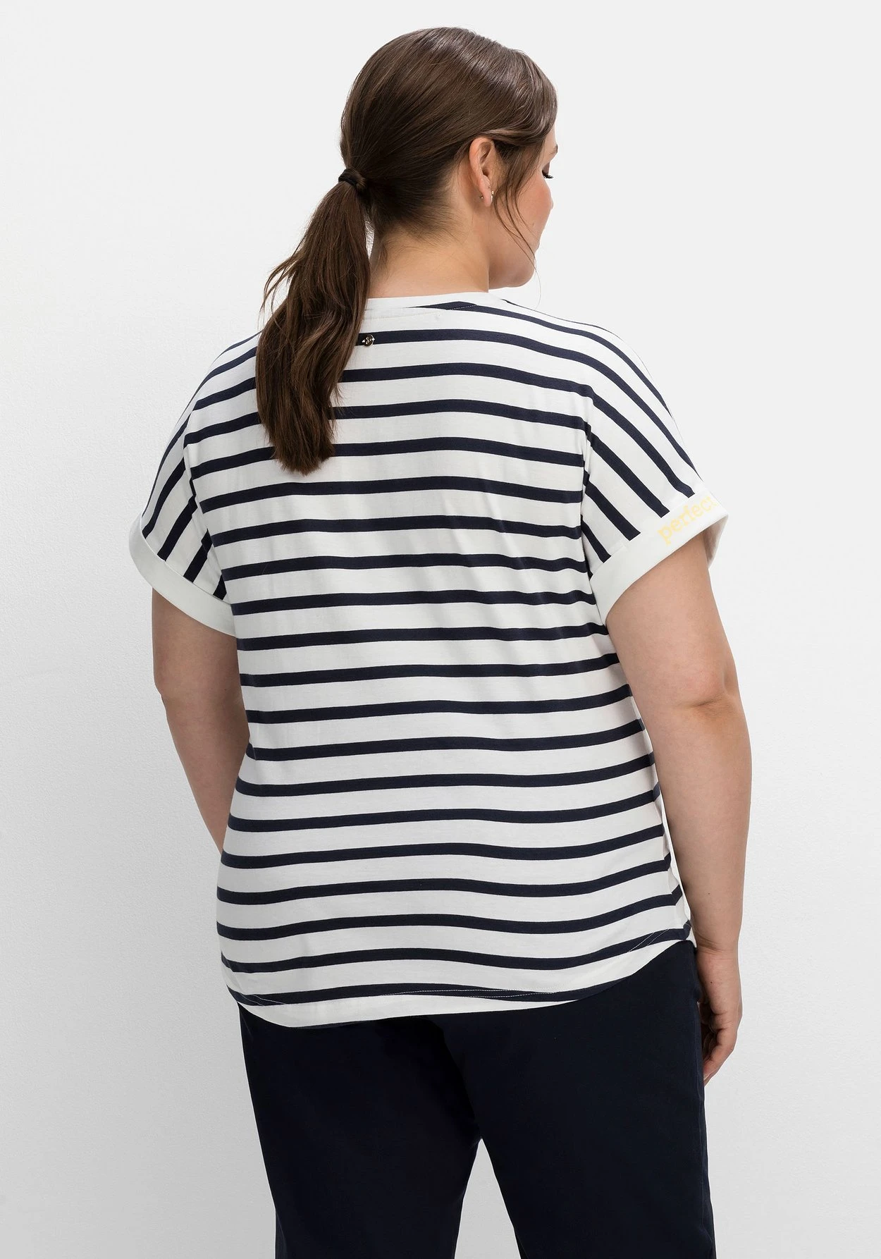 Sheego Ringelshirt Mit überschnittenen Schultern 4 Sheego Ringelshirt Mit überschnittenen Schultern – Bild 2