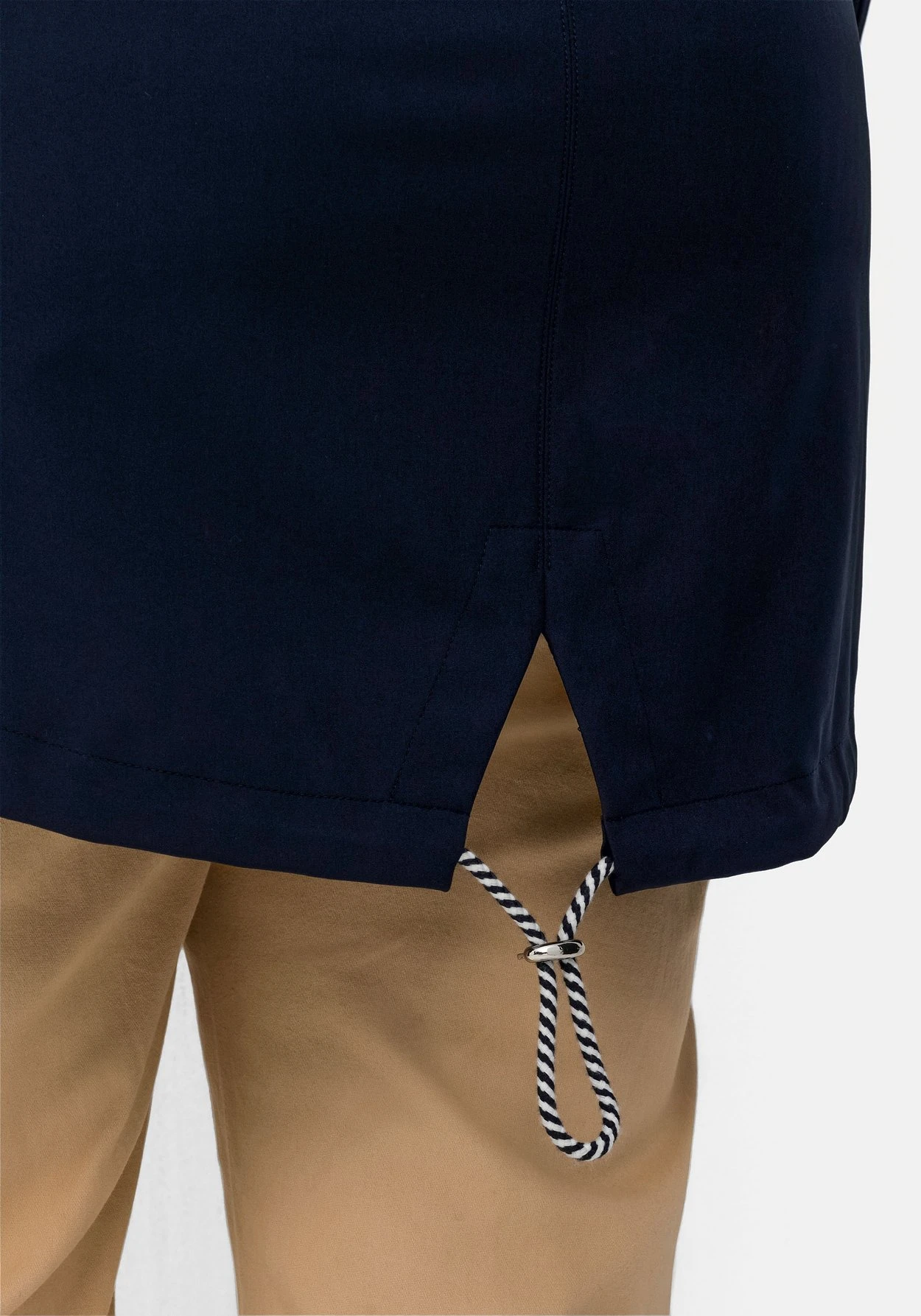 Sheego Softshell-Parka Mit Gestreifter Innenseite 8 Sheego Softshell-Parka Mit Gestreifter Innenseite – Bild 6