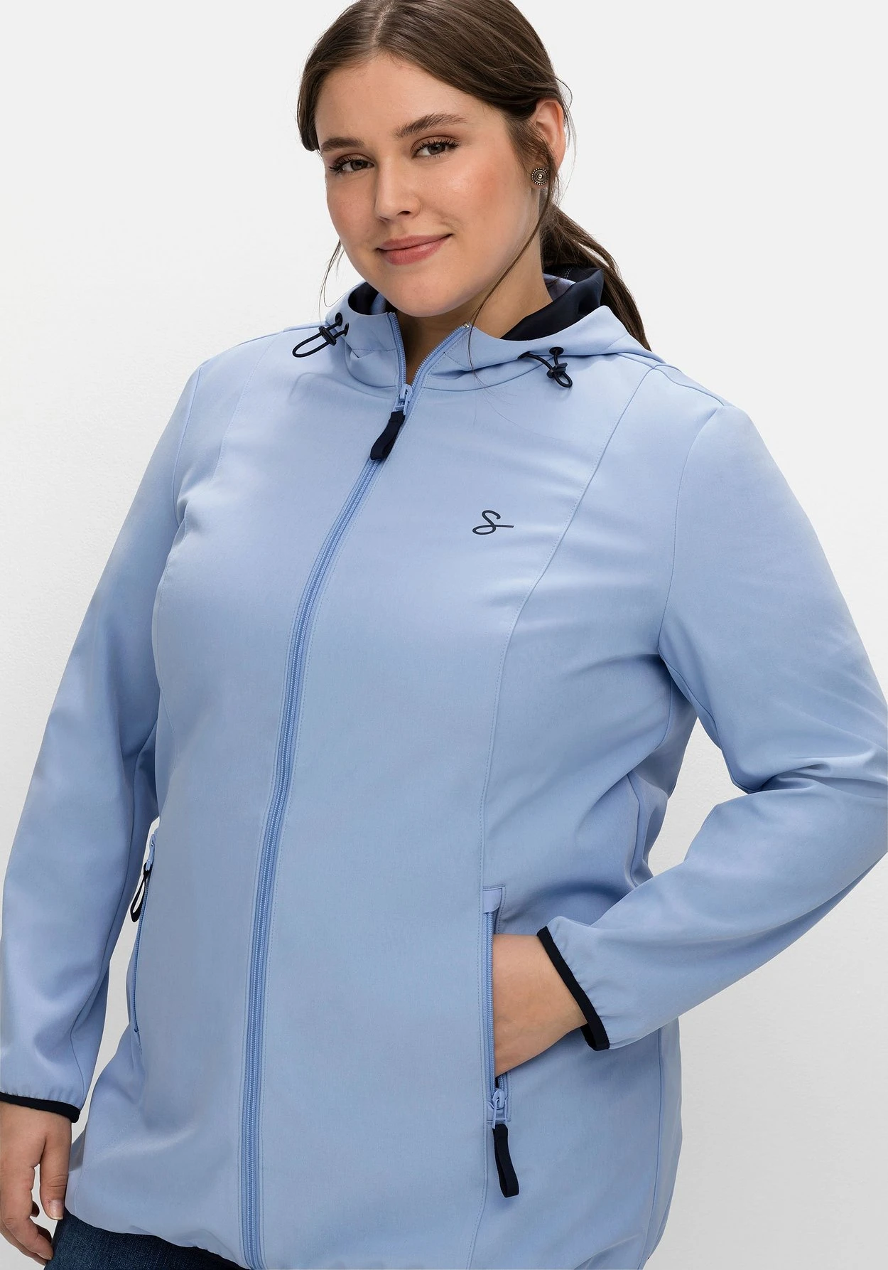 Sheego Softshelljacke Mit Kapuze Und Kontrastdetails 8 Sheego Softshelljacke Mit Kapuze Und Kontrastdetails – Bild 6