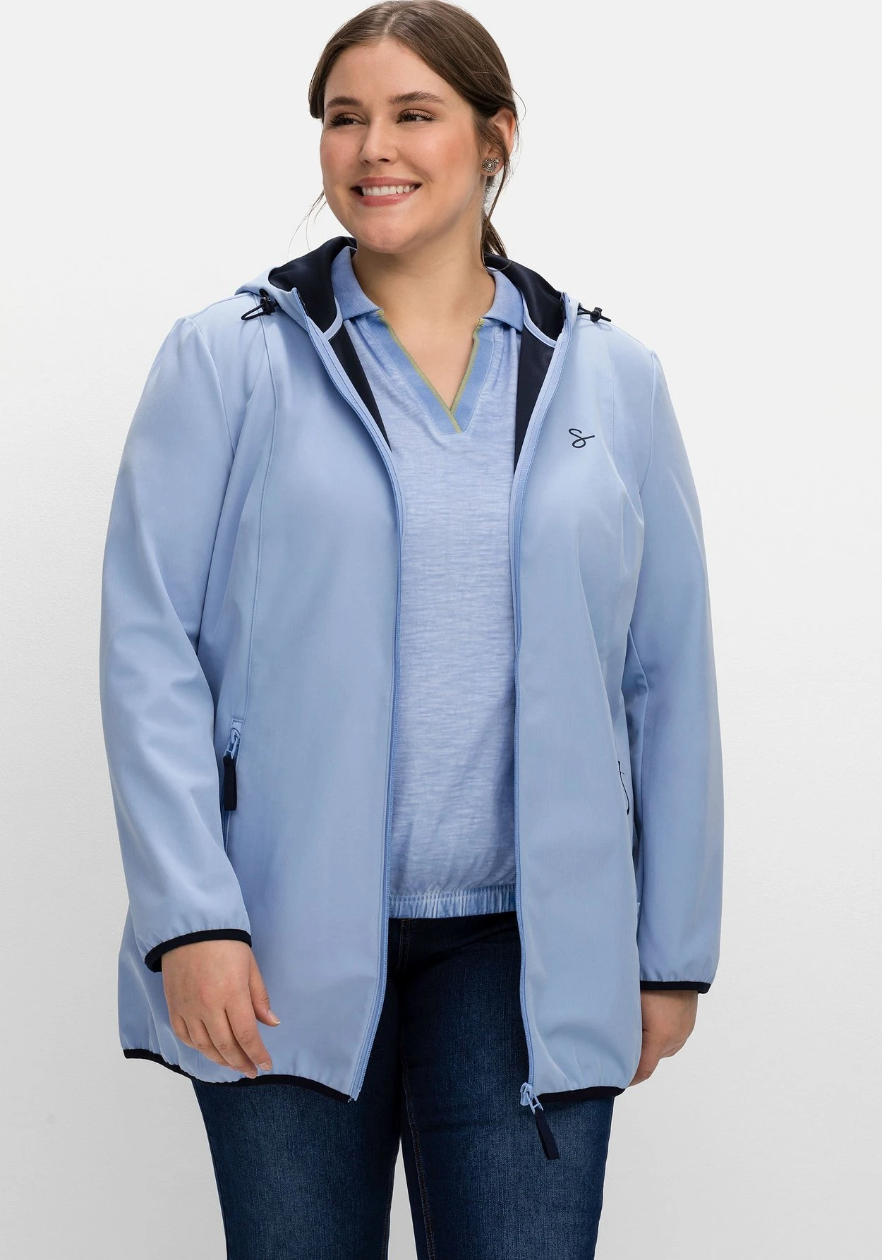 Sheego Softshelljacke Mit Kapuze Und Kontrastdetails 3 Sheego Softshelljacke Mit Kapuze Und Kontrastdetails