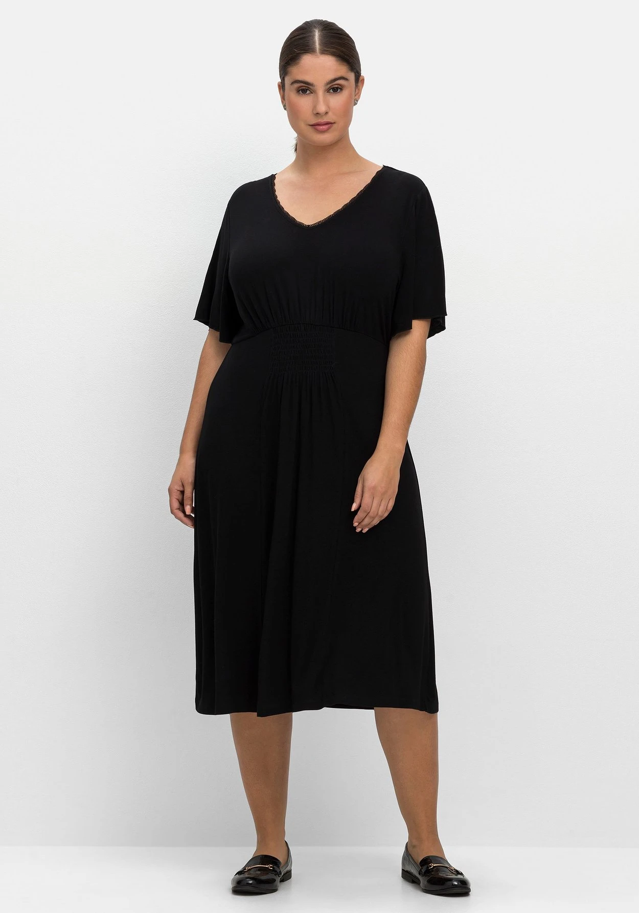 Sheego Midikleid Mit Gesmokter Taille, Aus Viskosejersey 3 Sheego Midikleid Mit Gesmokter Taille, Aus Viskosejersey