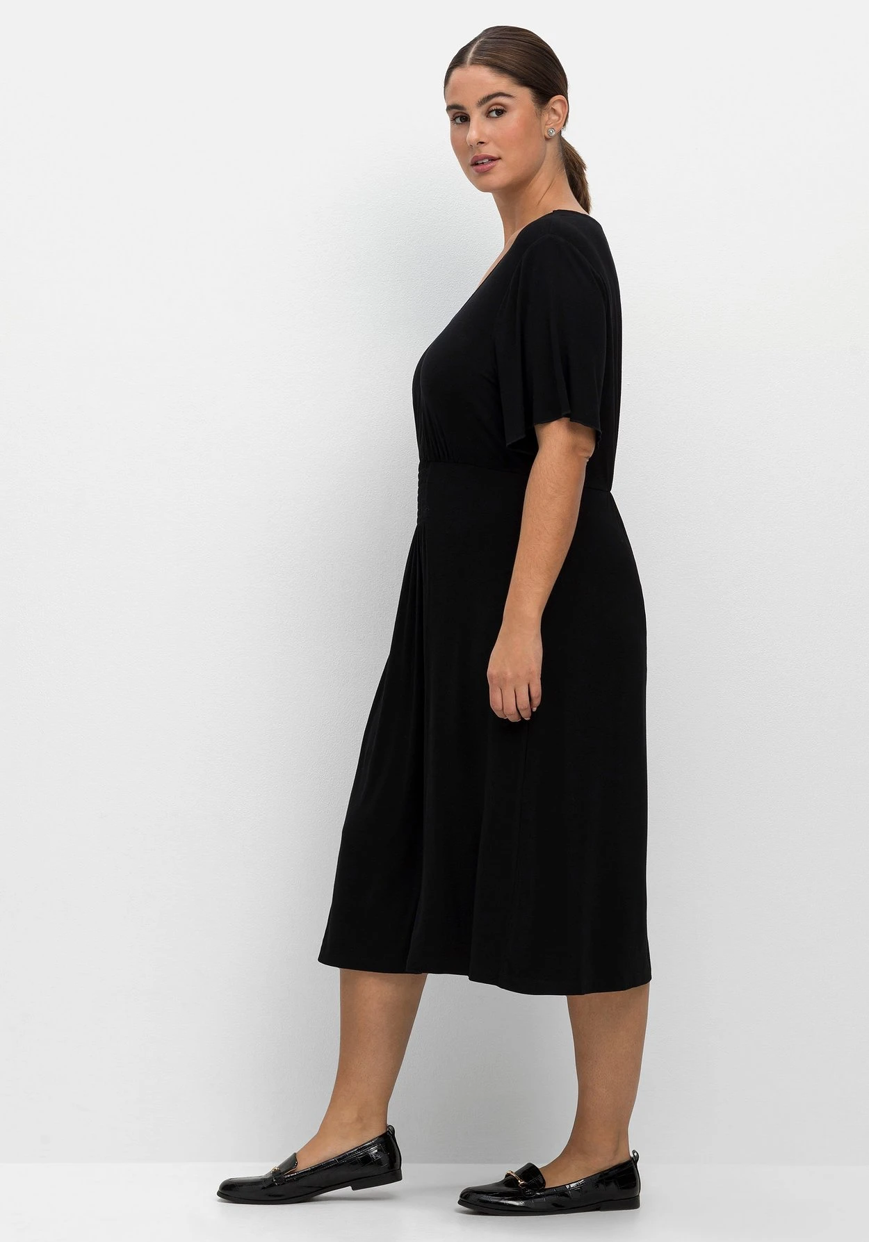 Sheego Midikleid Mit Gesmokter Taille, Aus Viskosejersey 4 Sheego Midikleid Mit Gesmokter Taille, Aus Viskosejersey – Bild 2