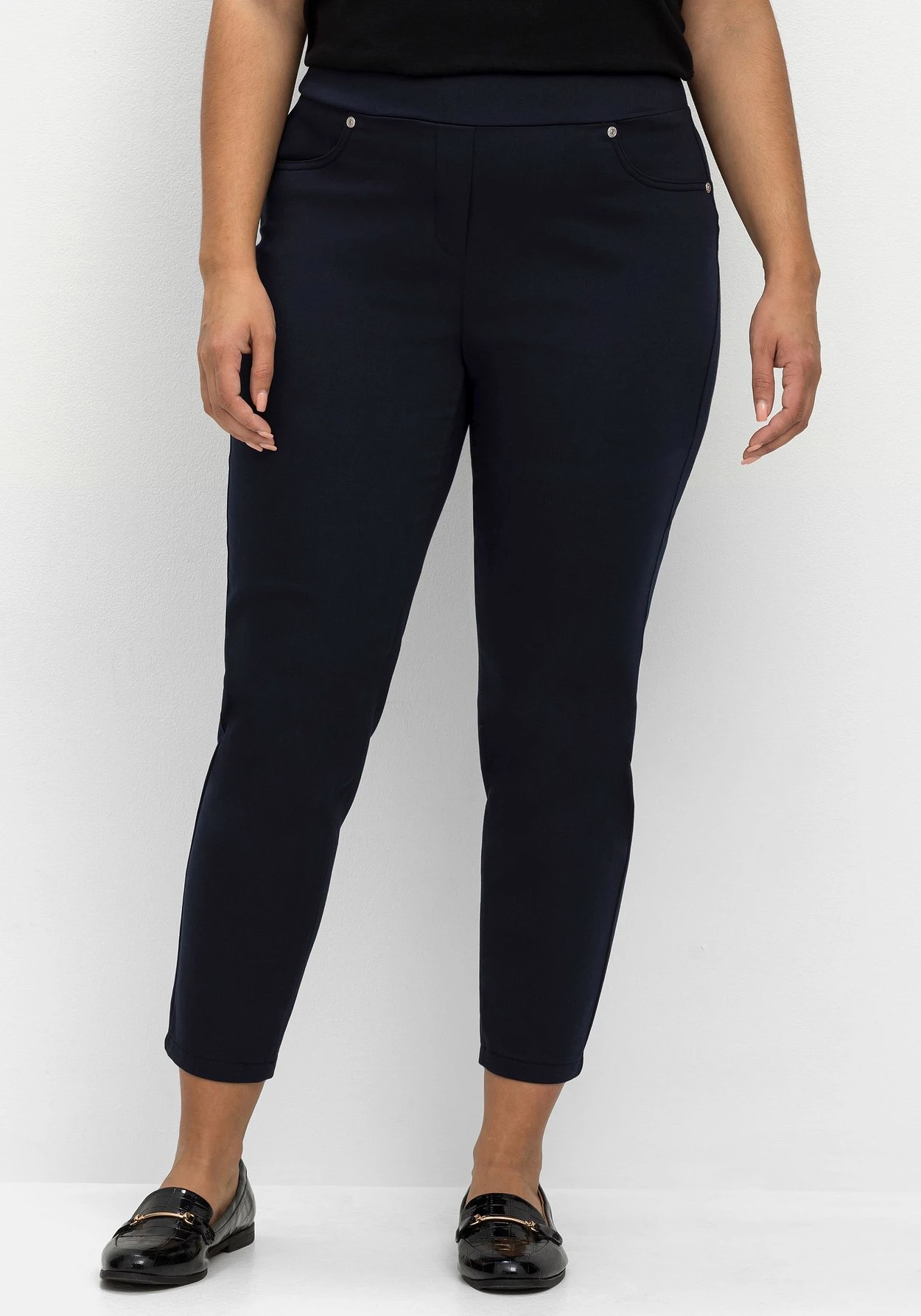 Sheego Schmale 7/8-Stretchhose Mit Elastischem Bund 8 Sheego Schmale 7/8-Stretchhose Mit Elastischem Bund – Bild 6