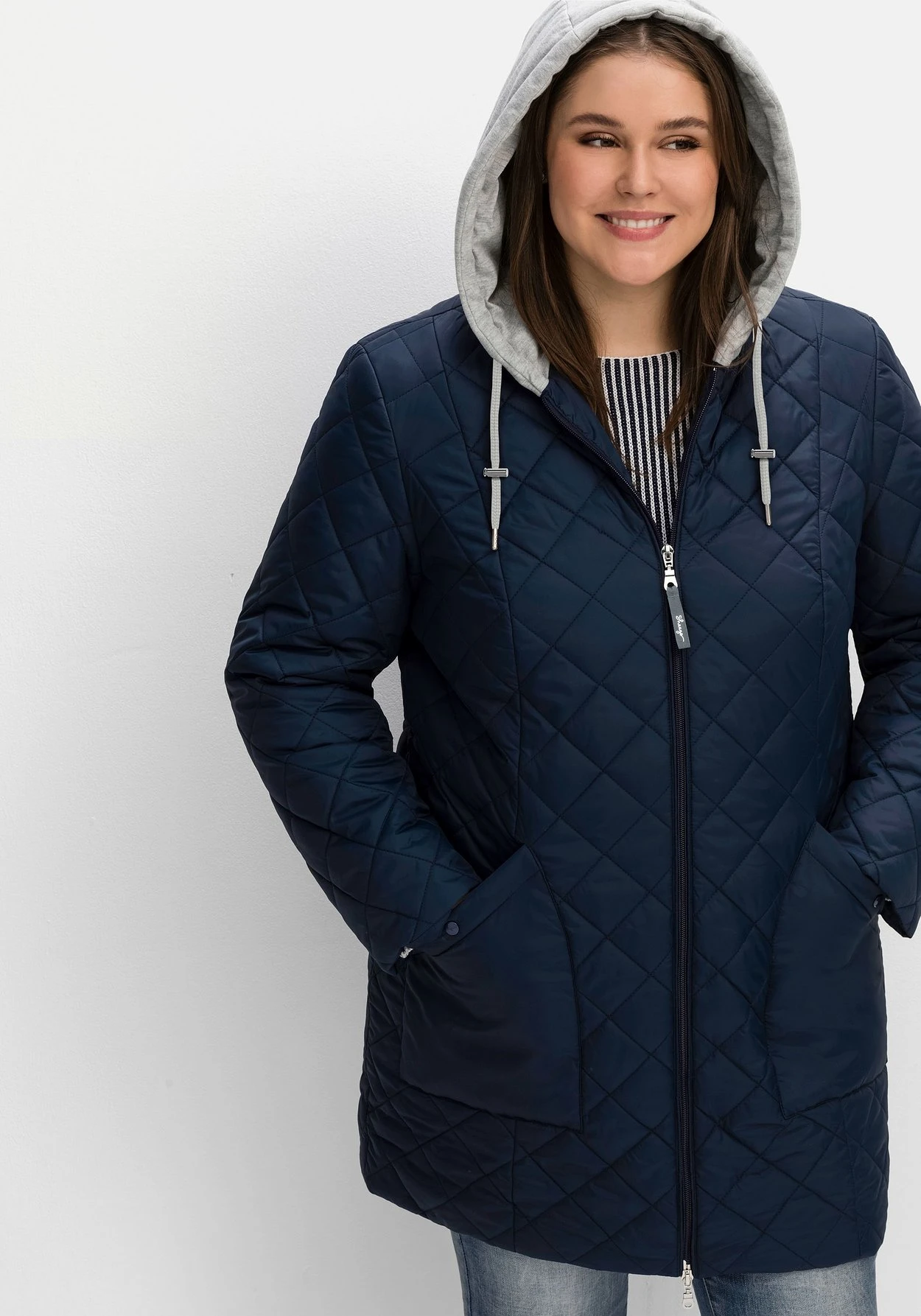 Sheego Steppjacke Mit Jerseykapuze Und 2-Wege-Zipper 8 Sheego Steppjacke Mit Jerseykapuze Und 2-Wege-Zipper – Bild 6