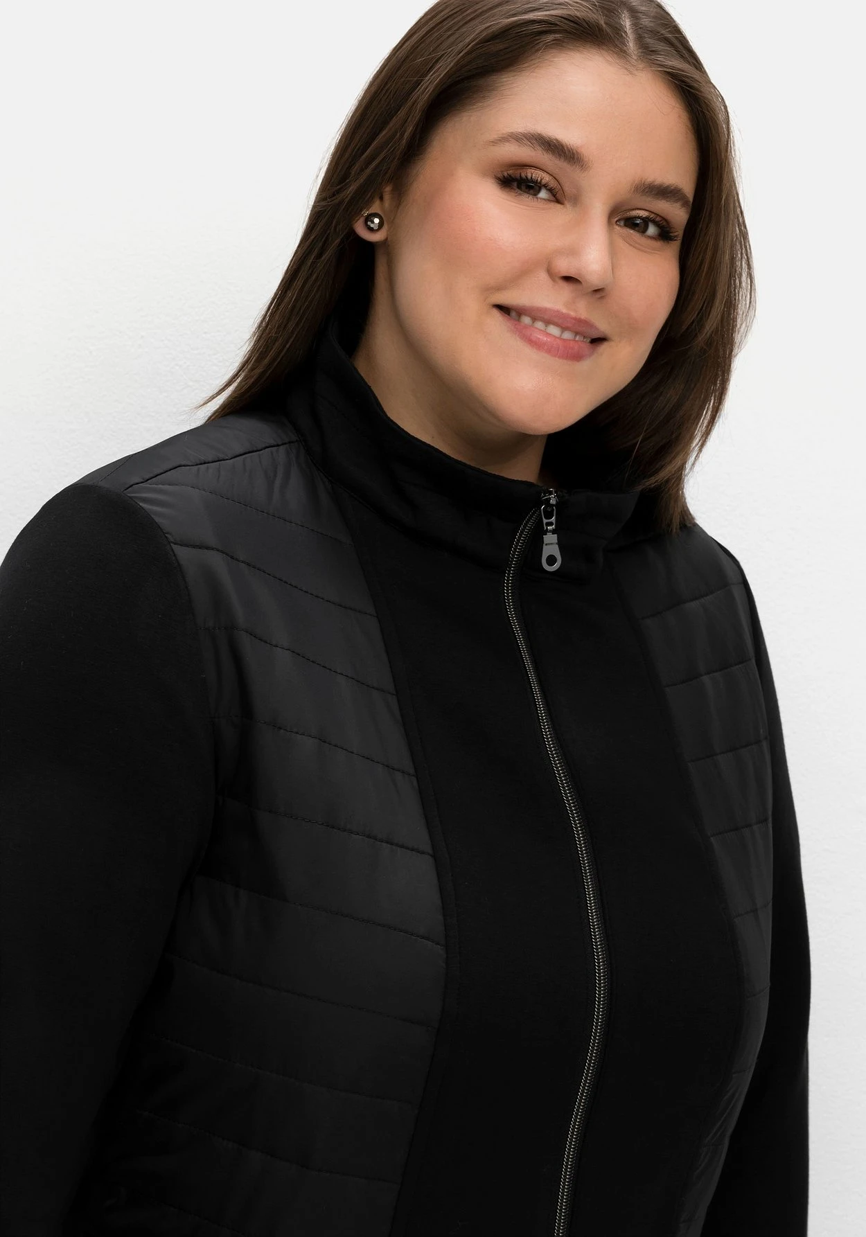 Sheego Leichte Jerseyjacke Mit Gesteppten Partien 7 Sheego Leichte Jerseyjacke Mit Gesteppten Partien – Bild 5