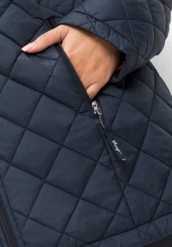 Sheego Steppjacke Mit Kapuze Und Bedrucktem Futter 12 Sheego Steppjacke Mit Kapuze Und Bedrucktem Futter -Sheego Verkaufsgeschäft 14687400035 04MBE 02 SH